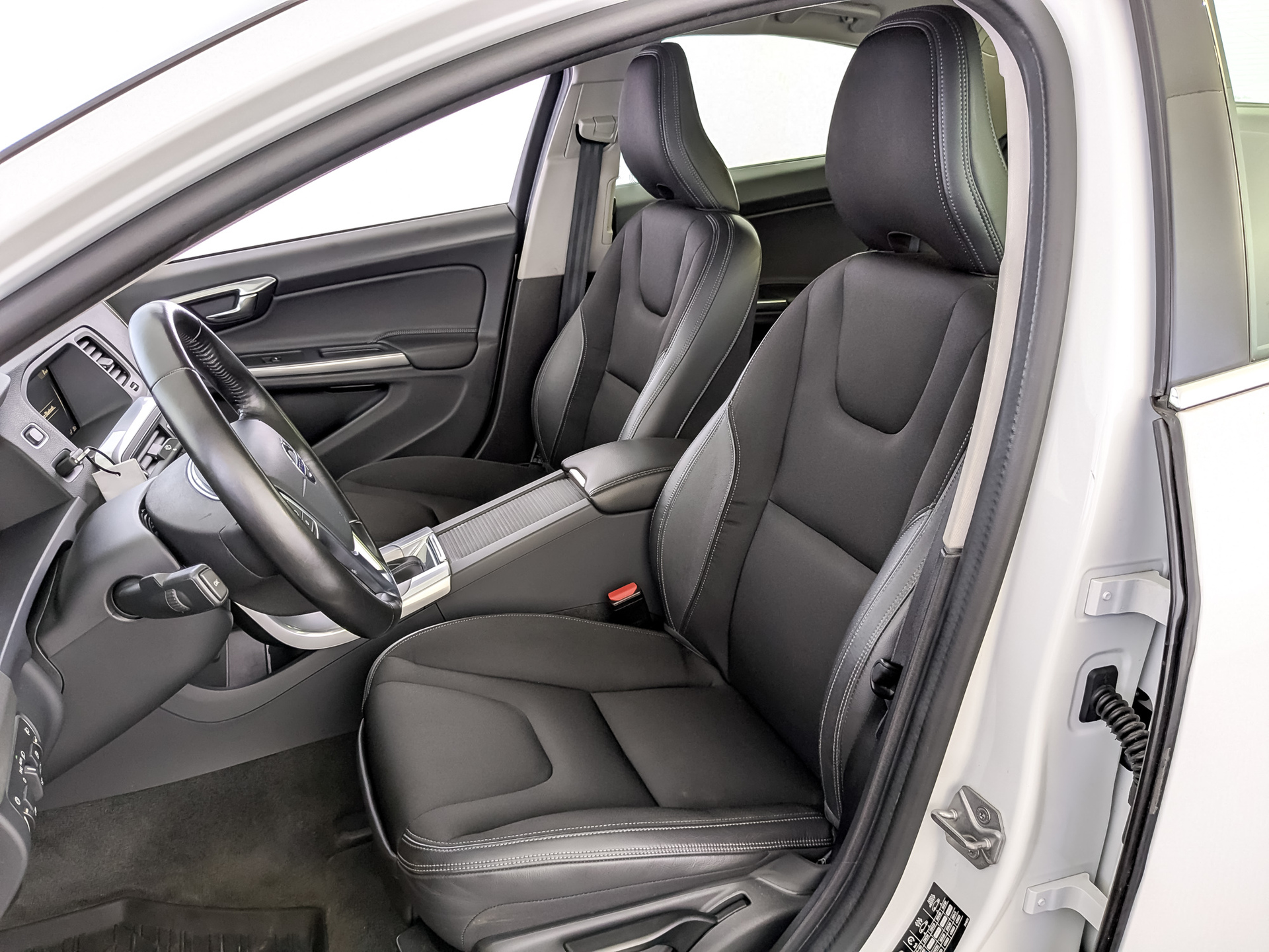 VOLVO S60 1.50 (152 л.с), автомат, 2017, пробег 61 101 км