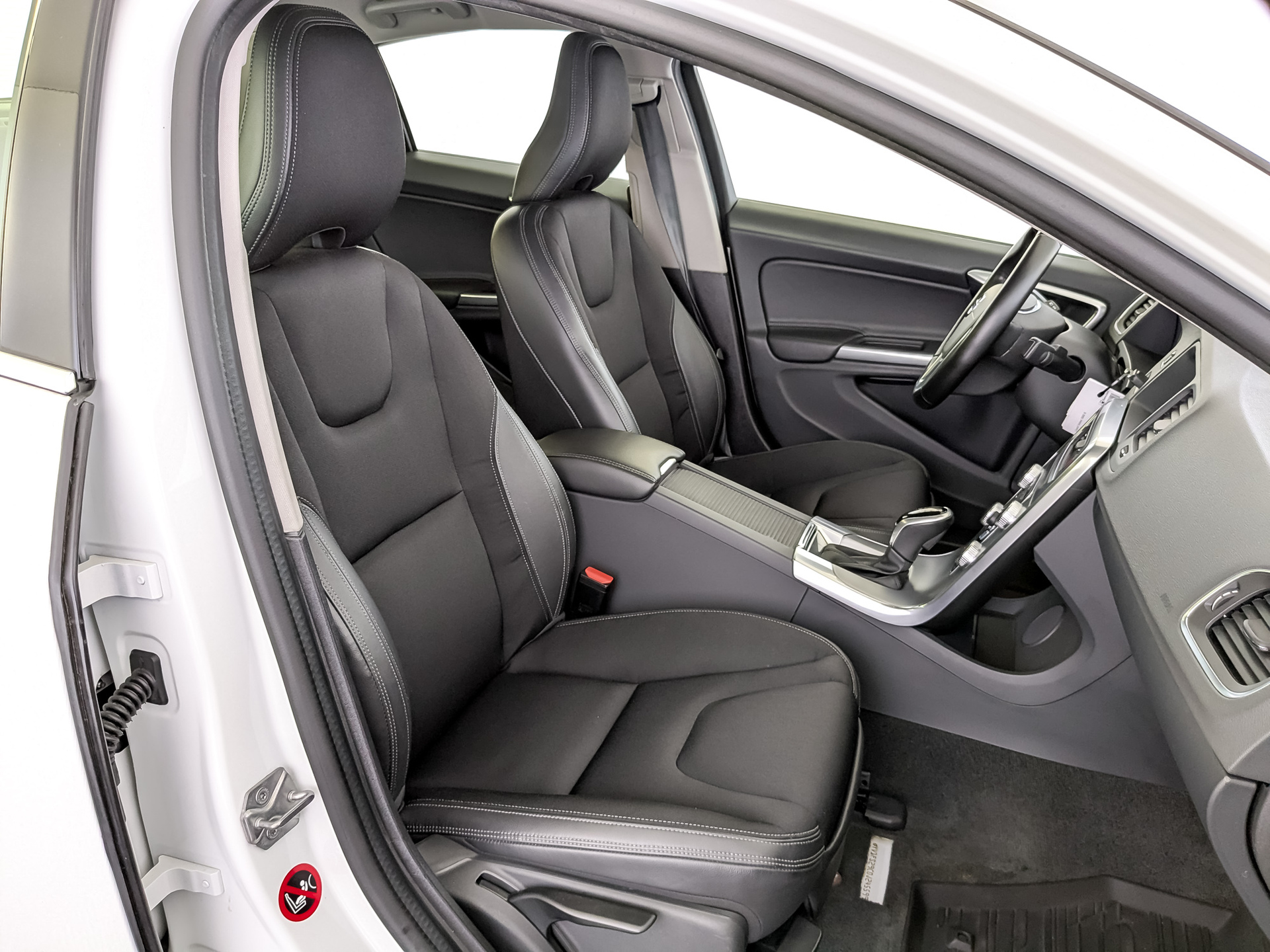 VOLVO S60 1.50 (152 л.с), автомат, 2017, пробег 61 101 км