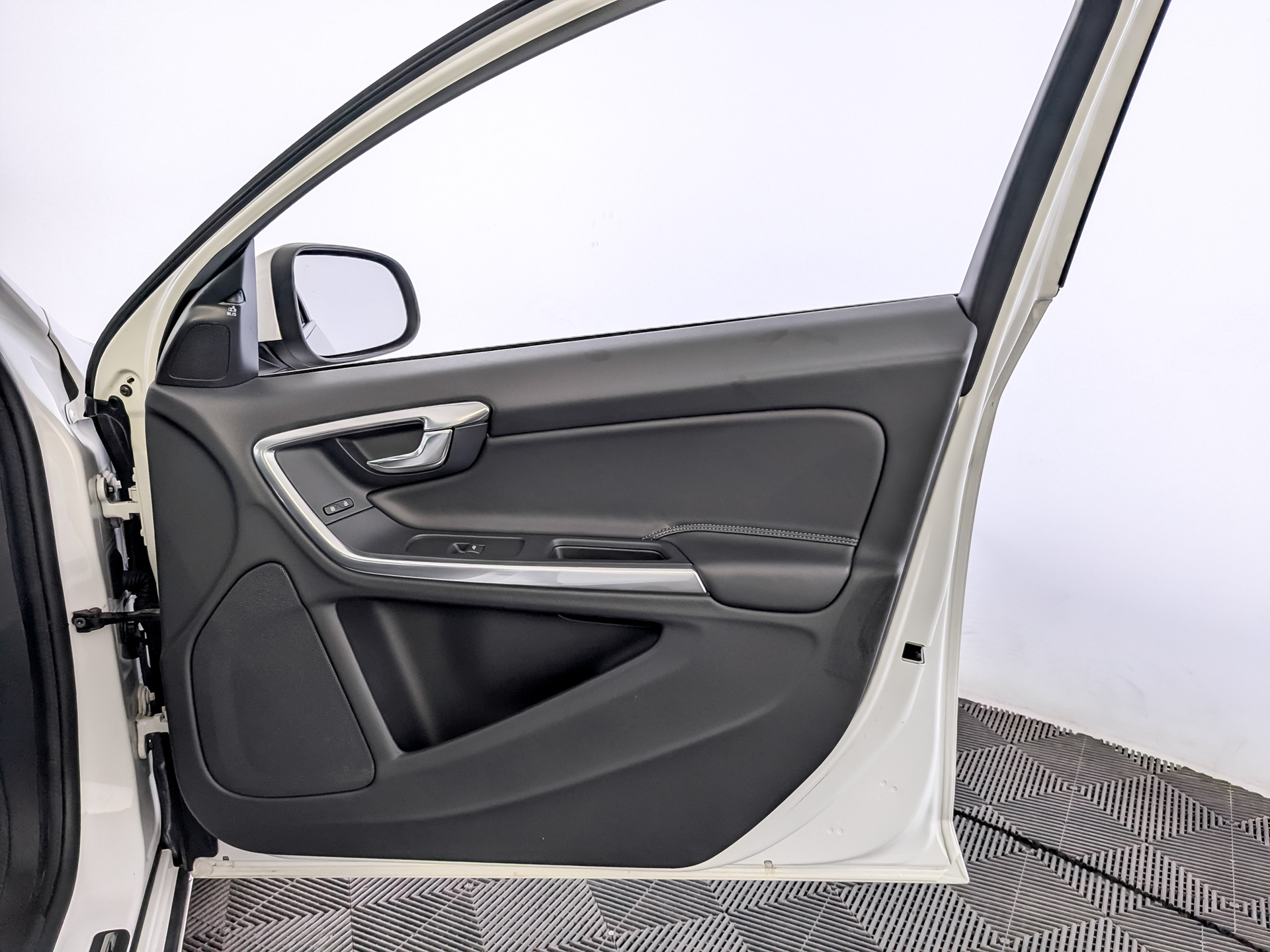 VOLVO S60 1.50 (152 л.с), автомат, 2017, пробег 61 101 км