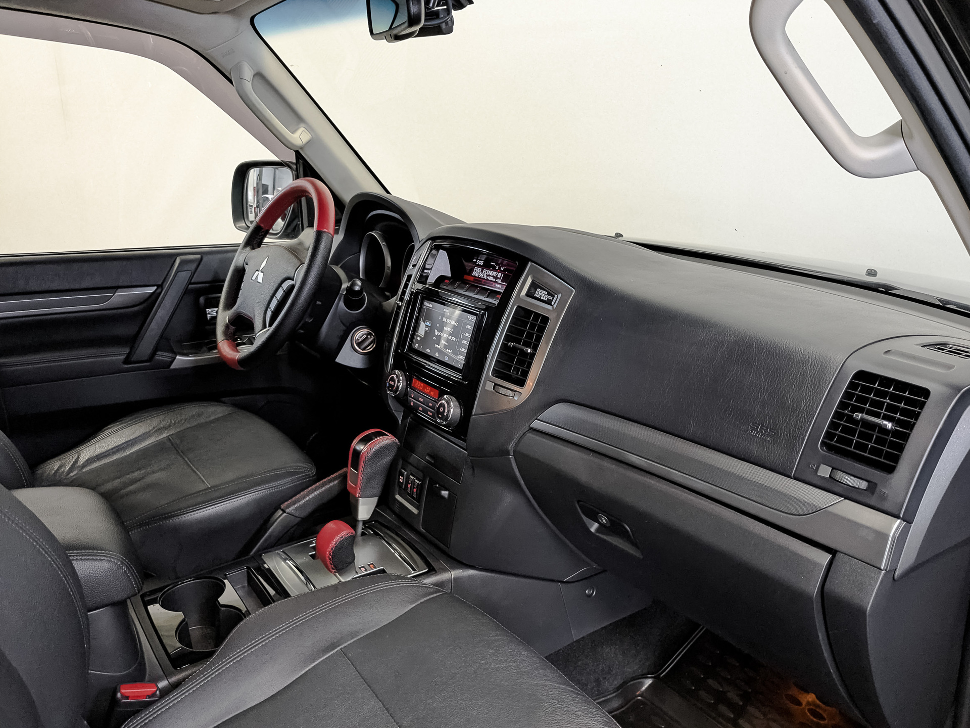 MITSUBISHI Pajero 3.00 (174 л.с), автомат, 2019, пробег 77 105 км