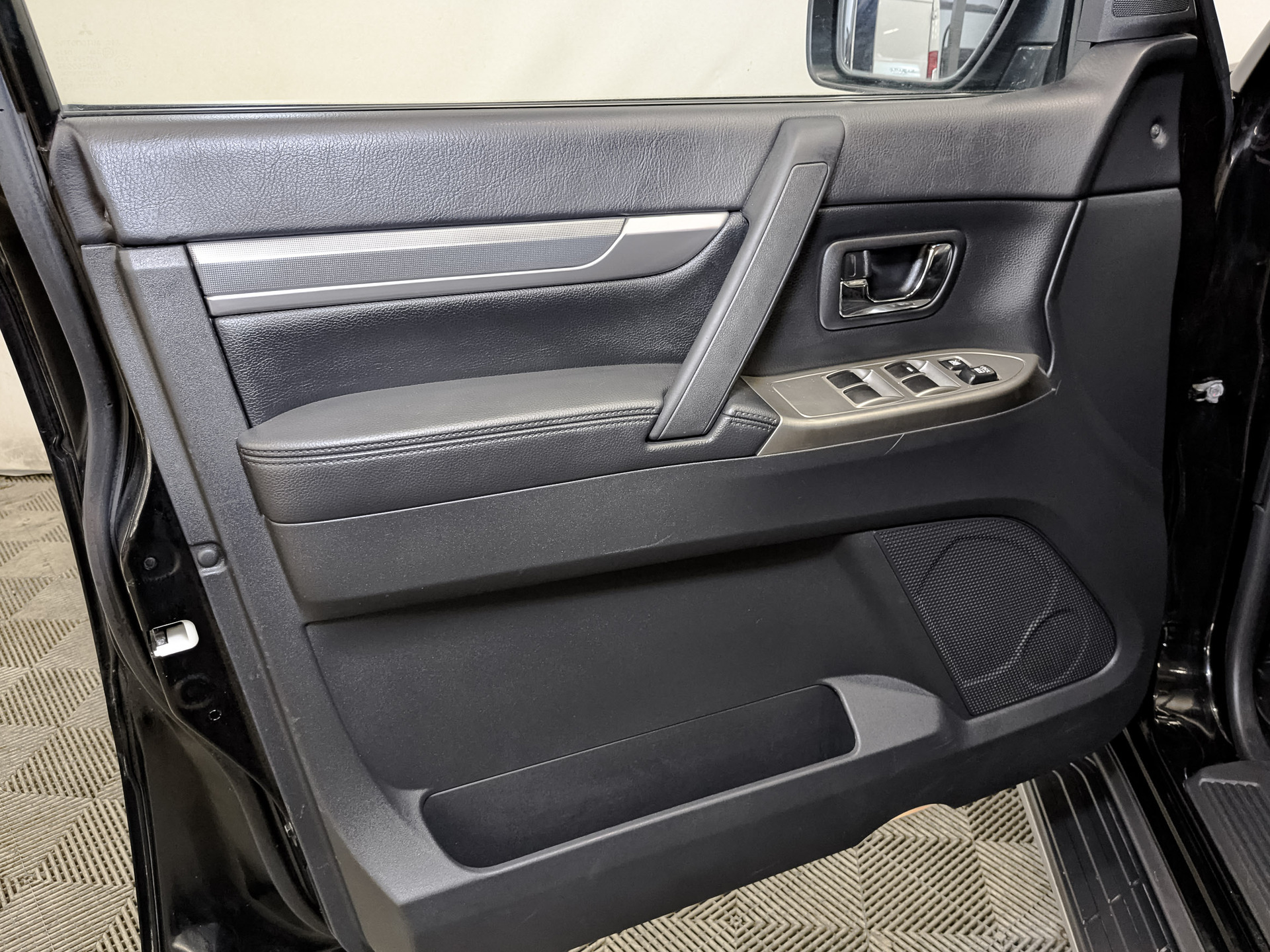 MITSUBISHI Pajero 3.00 (174 л.с), автомат, 2019, пробег 77 105 км