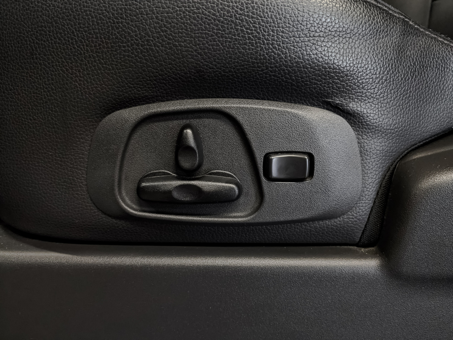 MITSUBISHI Pajero 3.00 (174 л.с), автомат, 2019, пробег 77 105 км