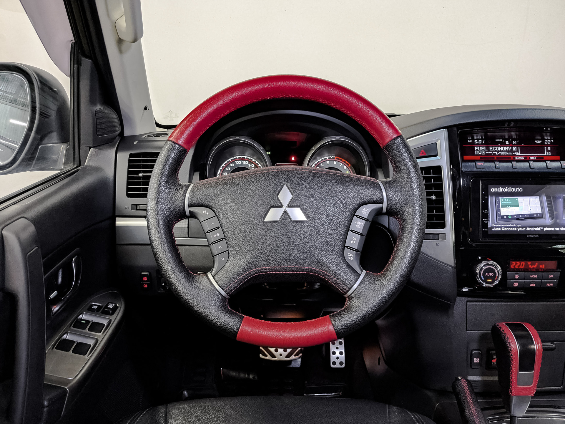 MITSUBISHI Pajero 3.00 (174 л.с), автомат, 2019, пробег 77 105 км