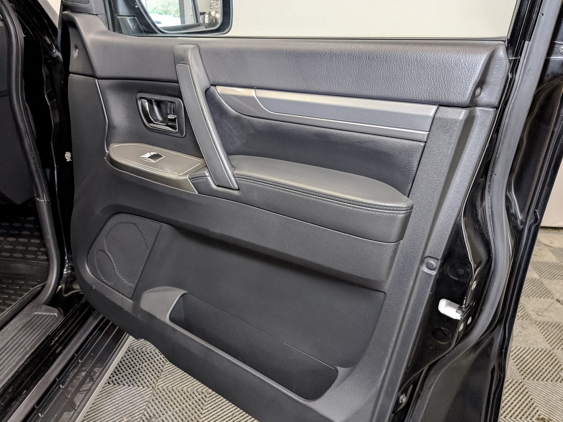 MITSUBISHI Pajero 3.00 (174 л.с), автомат, 2019, пробег 77 105 км