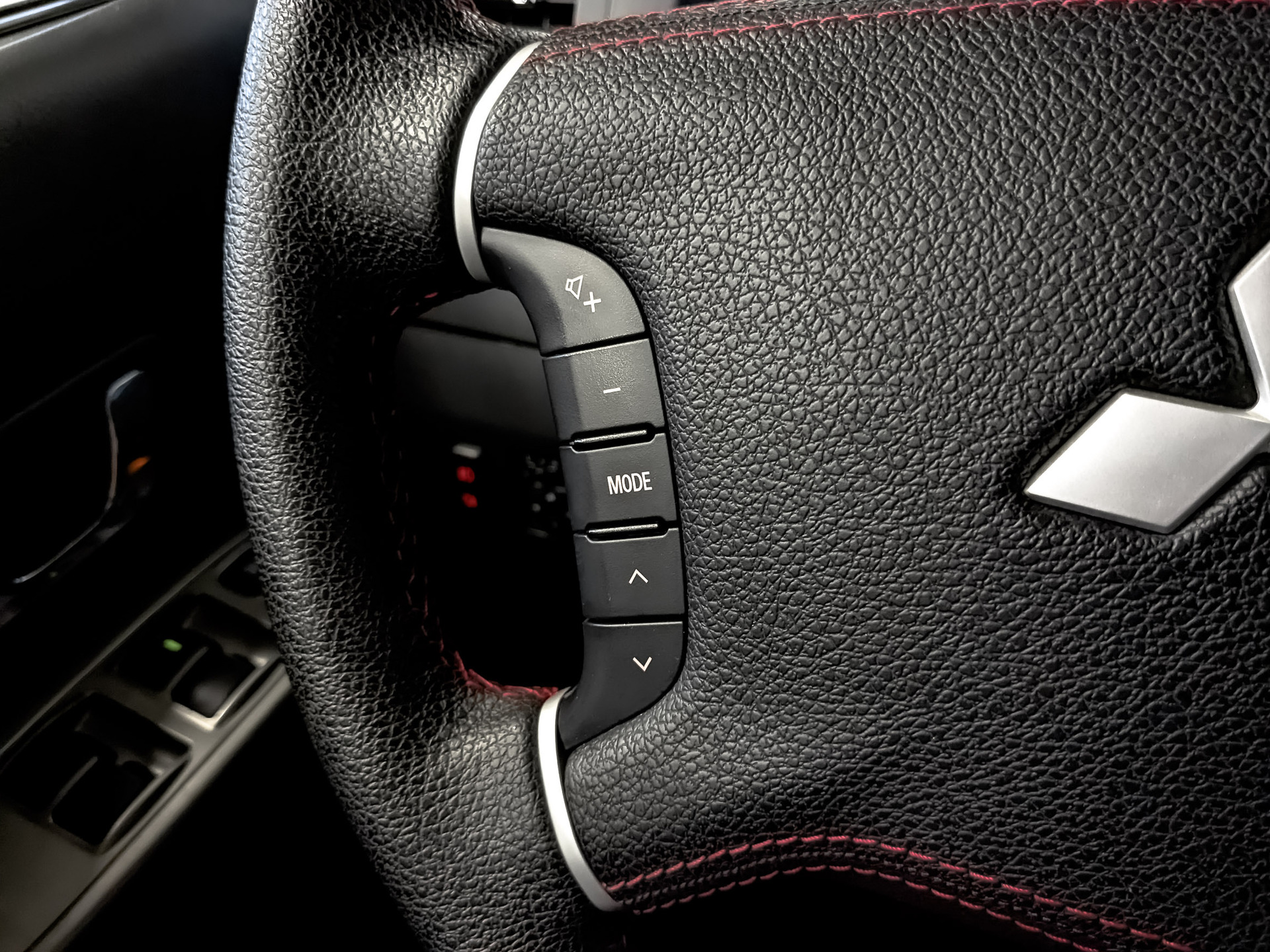 MITSUBISHI Pajero 3.00 (174 л.с), автомат, 2019, пробег 77 105 км