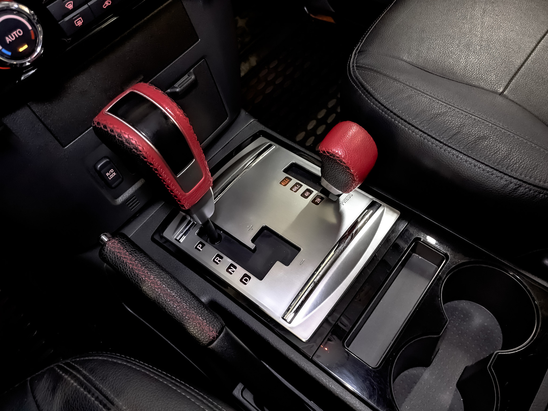 MITSUBISHI Pajero 3.00 (174 л.с), автомат, 2019, пробег 77 105 км