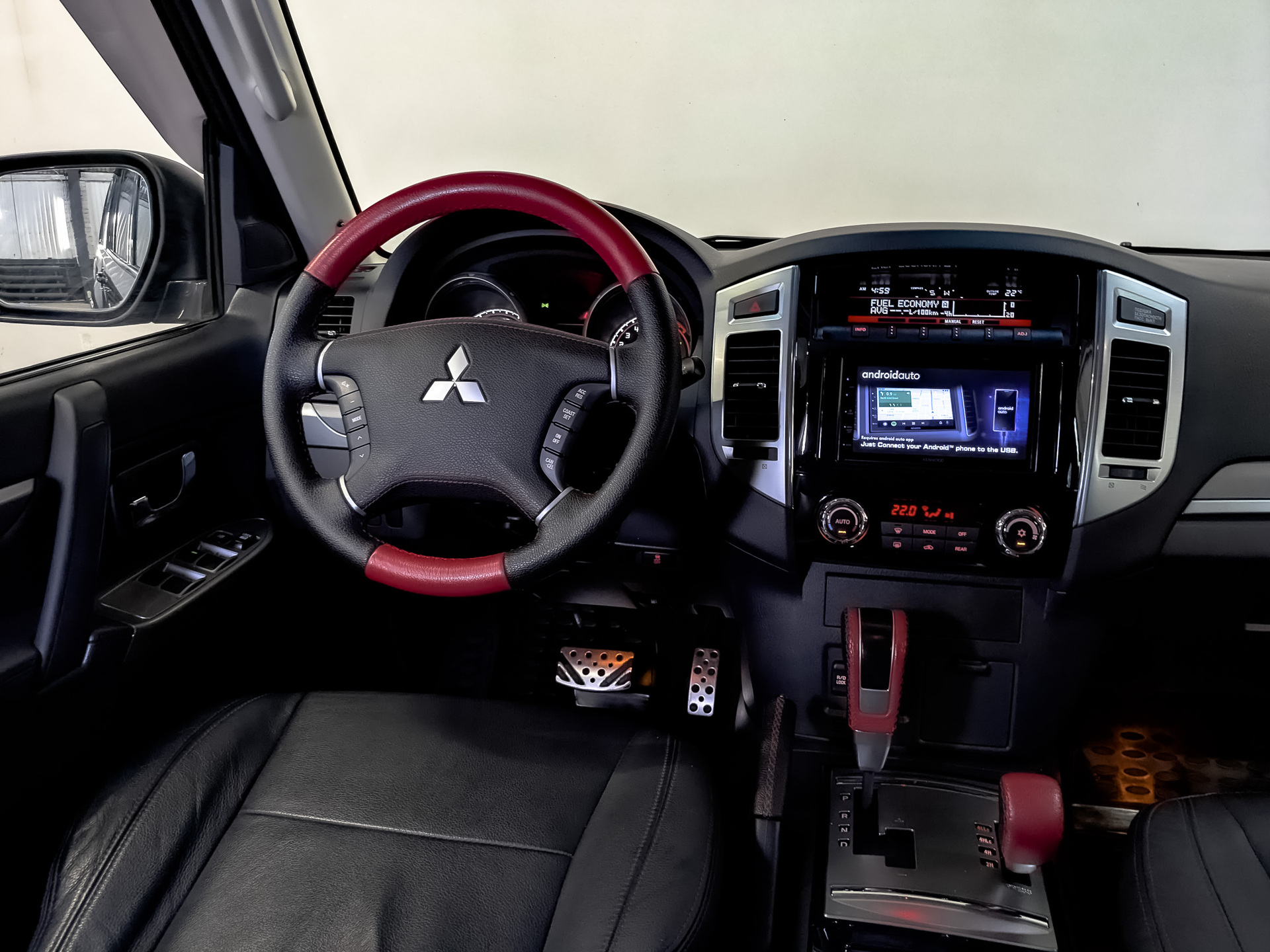 MITSUBISHI Pajero 3.00 (174 л.с), автомат, 2019, пробег 77 105 км