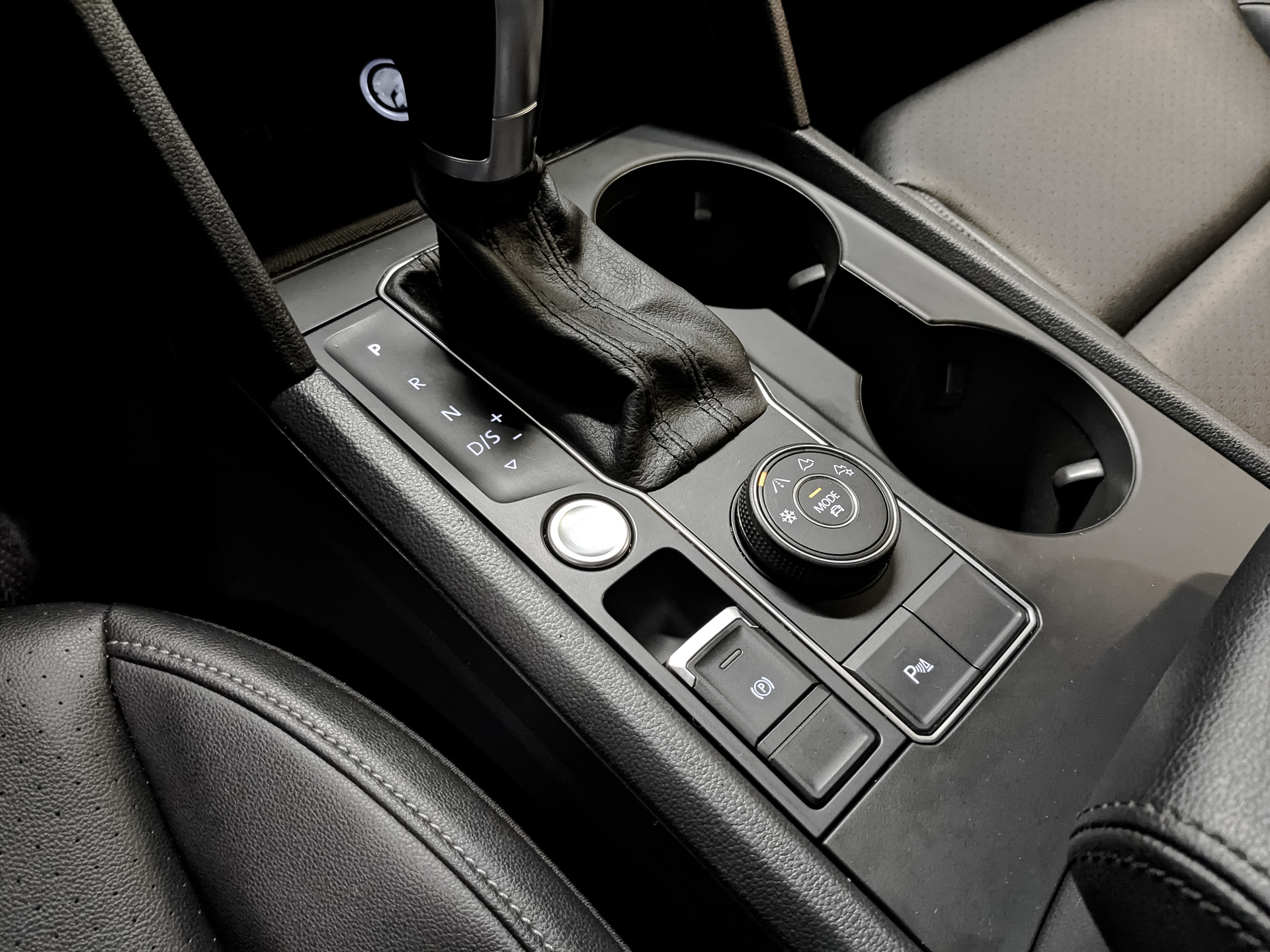 VOLKSWAGEN Teramont 2.00 (220 л.с), автомат, 2019, пробег 94 124 км