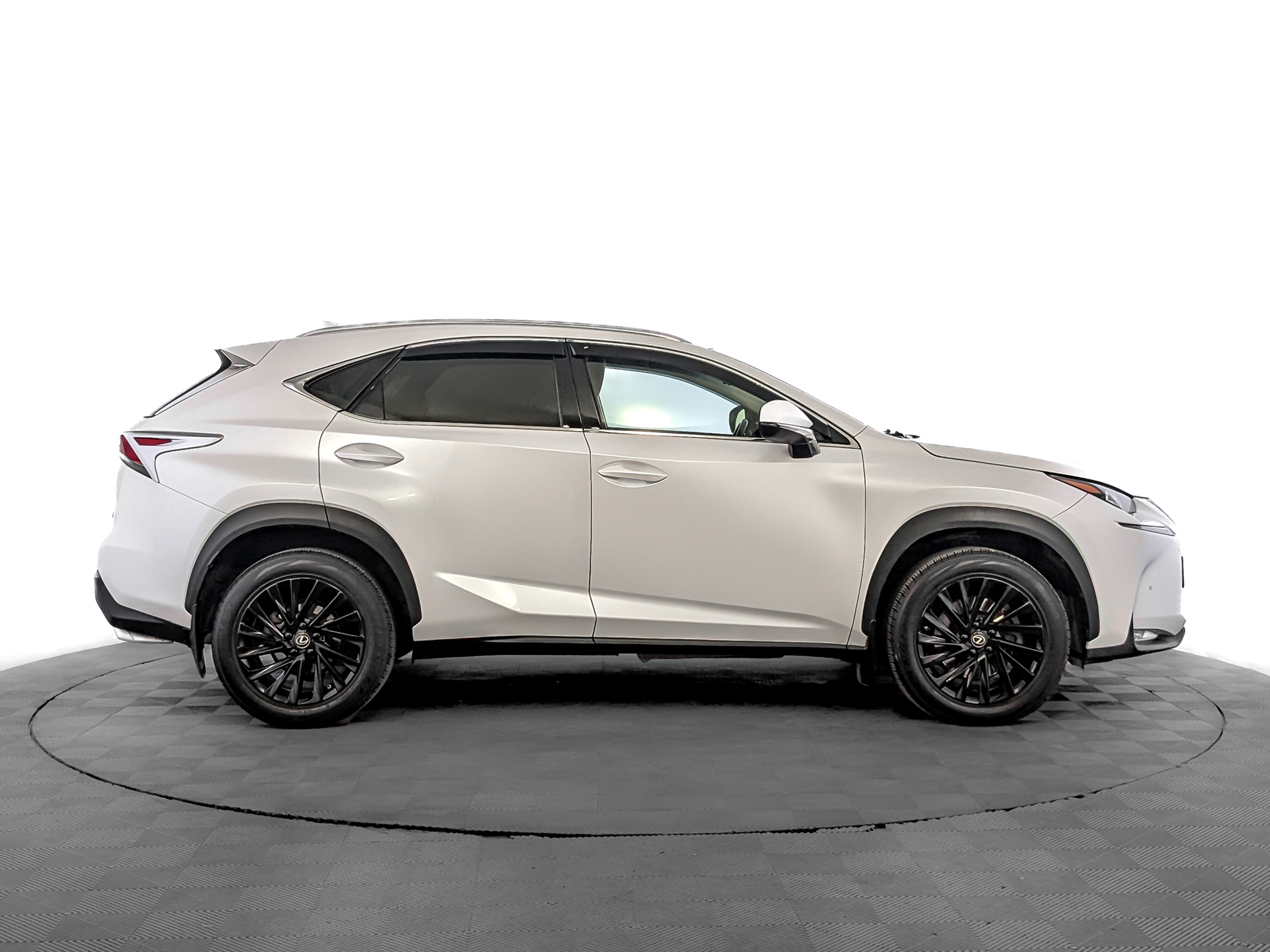 LEXUS NX 2.00 (238 л.с), автомат, 2016, пробег 98 833 км