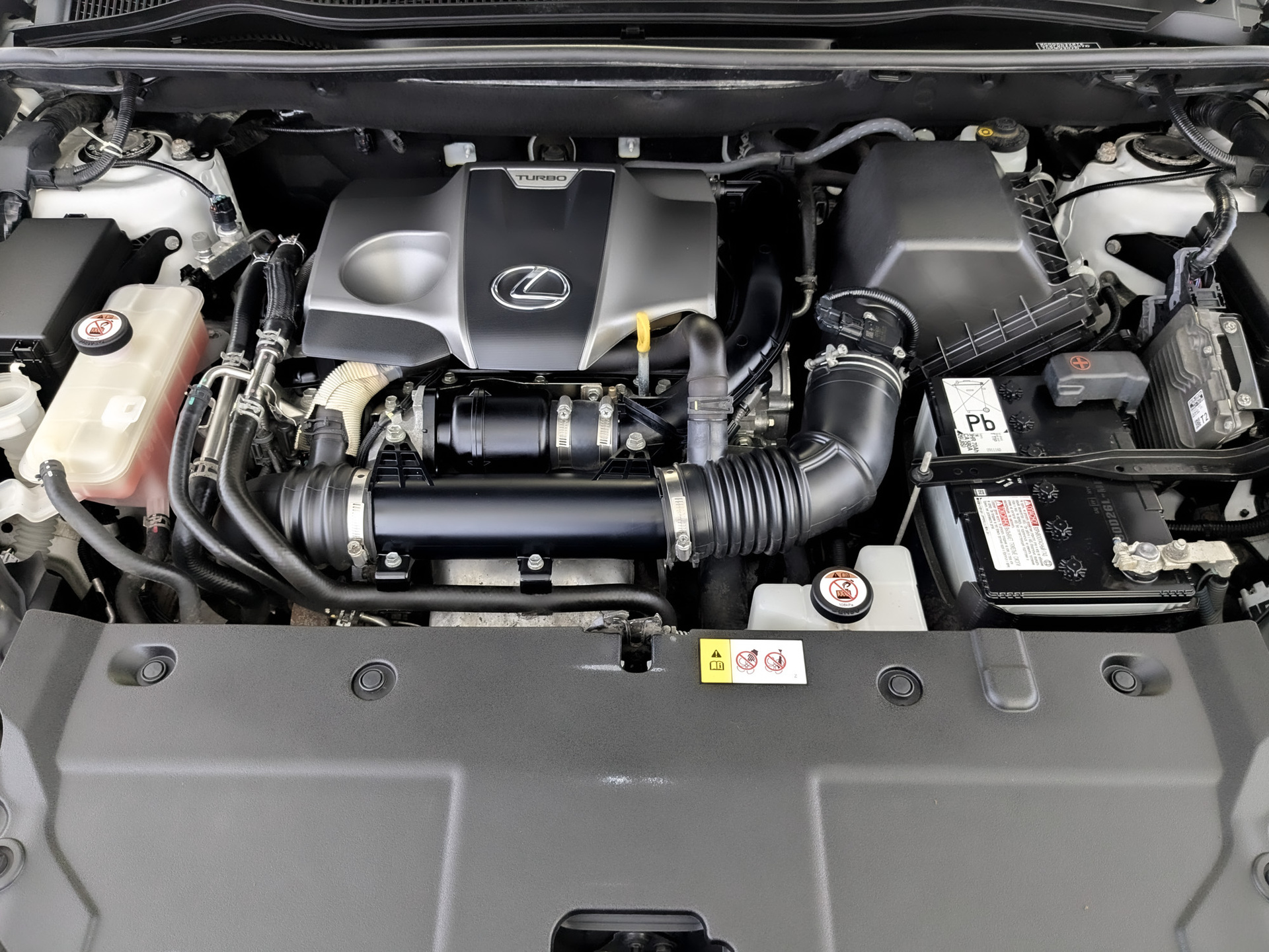 LEXUS NX 2.00 (238 л.с), автомат, 2016, пробег 98 833 км
