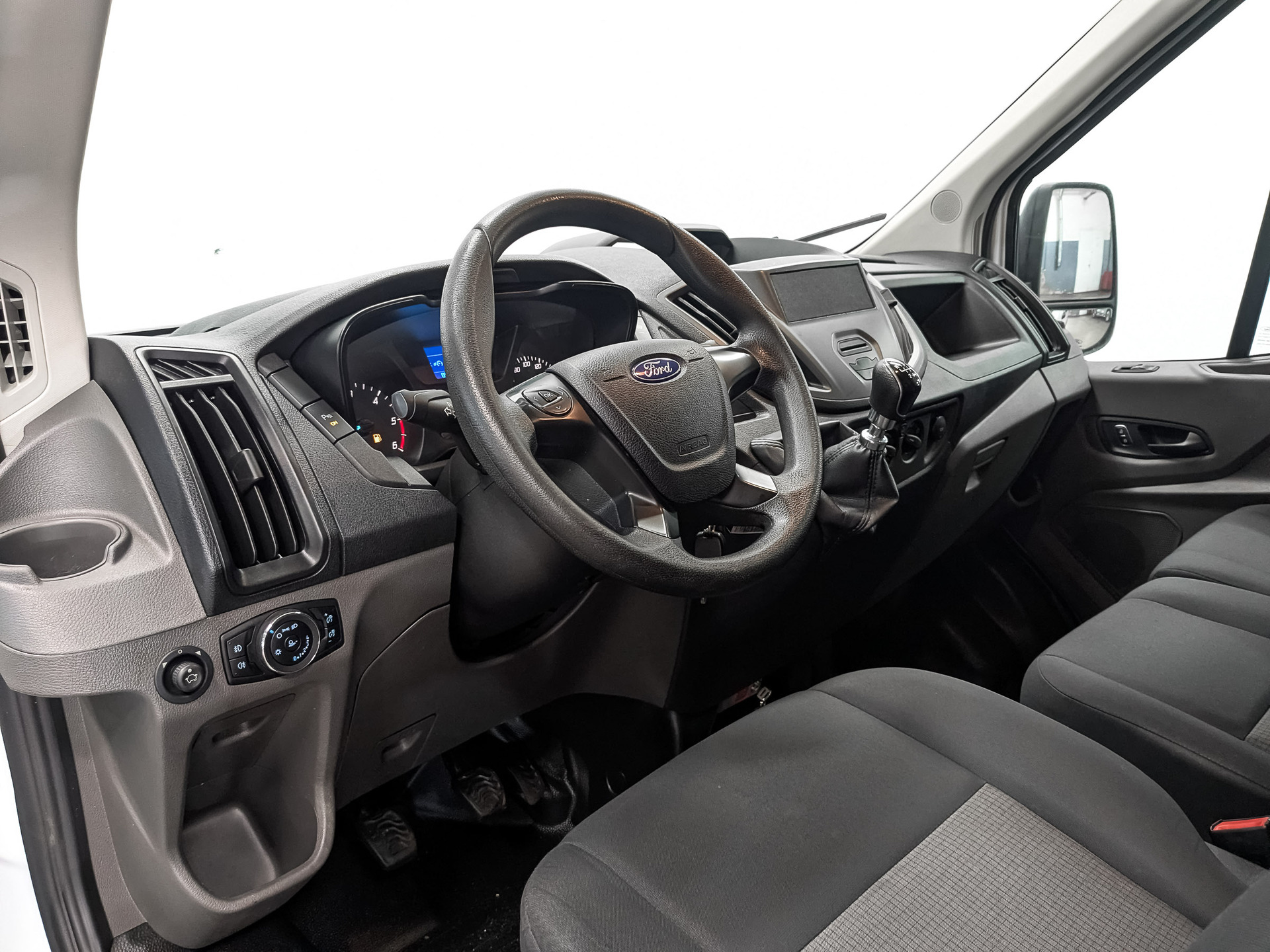 FORD Transit 2.20 (125 л.с), механическая, 2021, пробег 96 160 км