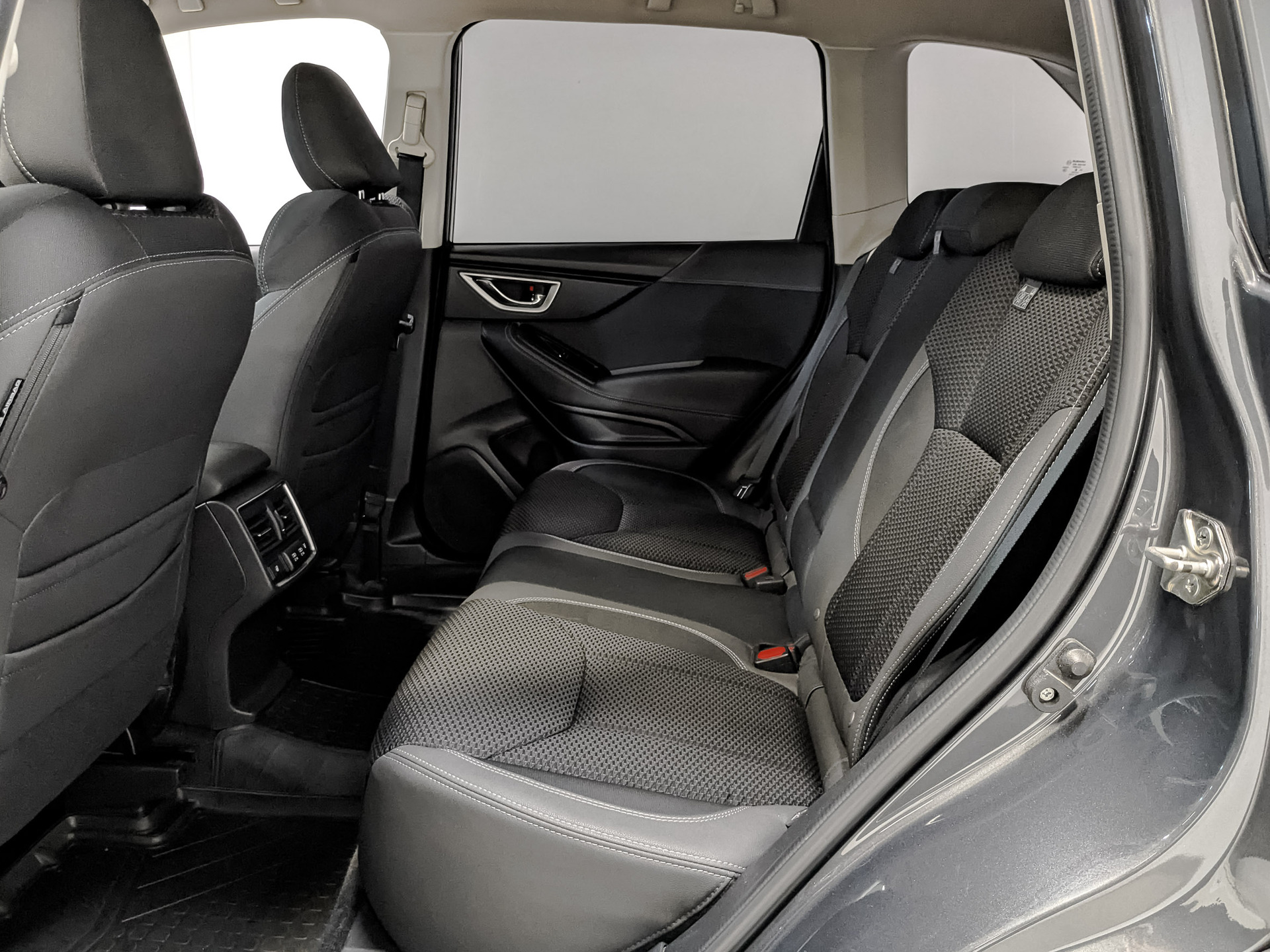 SUBARU Forester 2.00 (150 л.с), автомат, 2020, пробег 73 000 км