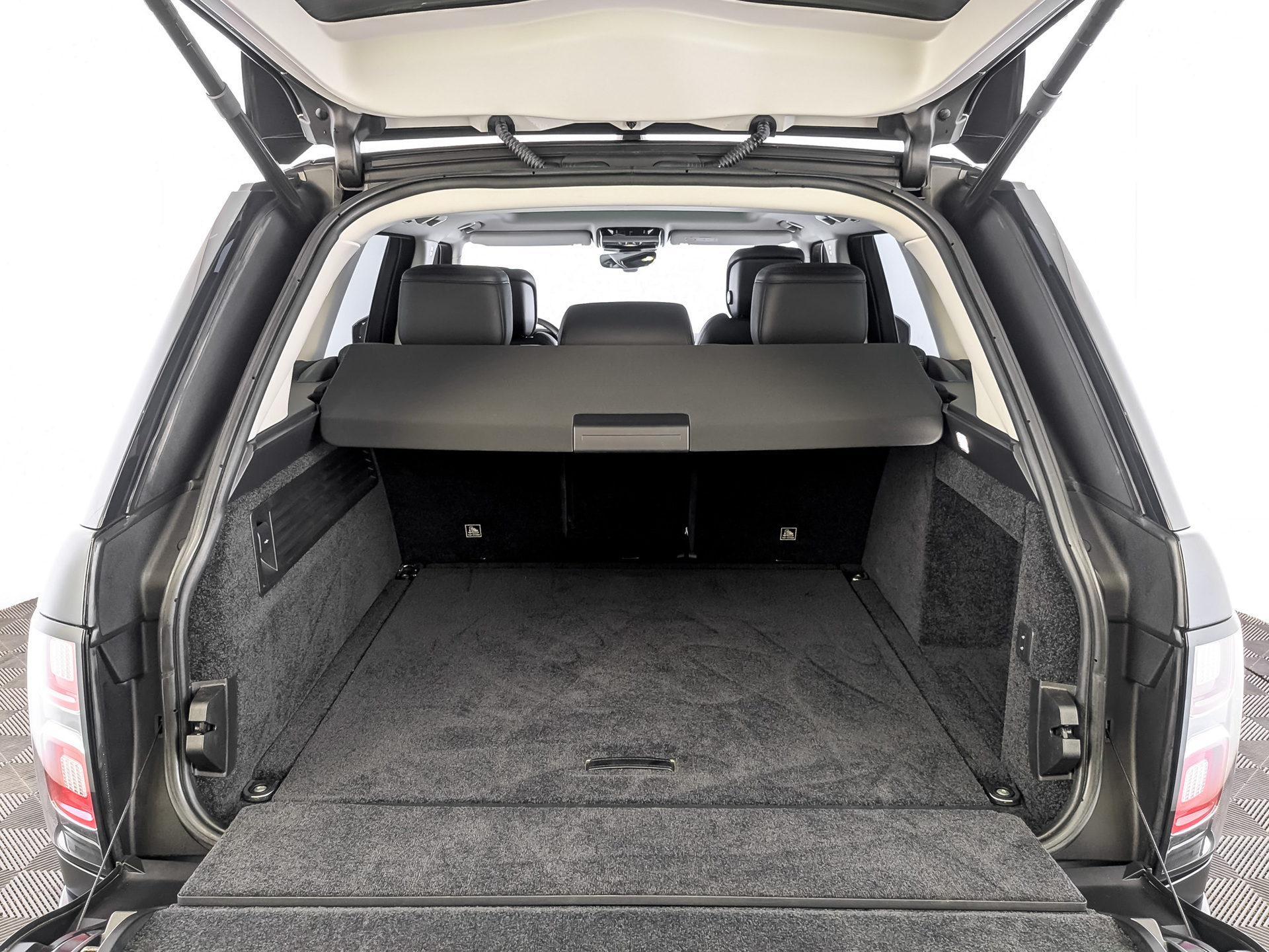LAND ROVER Range Rover 3.00 (248 л.с), автомат, 2018, пробег 74 155 км