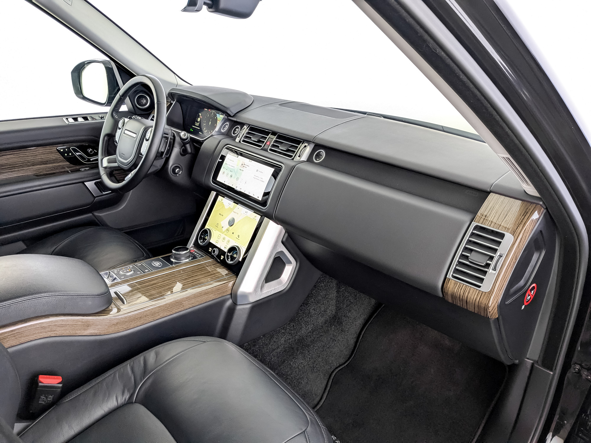 LAND ROVER Range Rover 3.00 (248 л.с), автомат, 2018, пробег 74 155 км