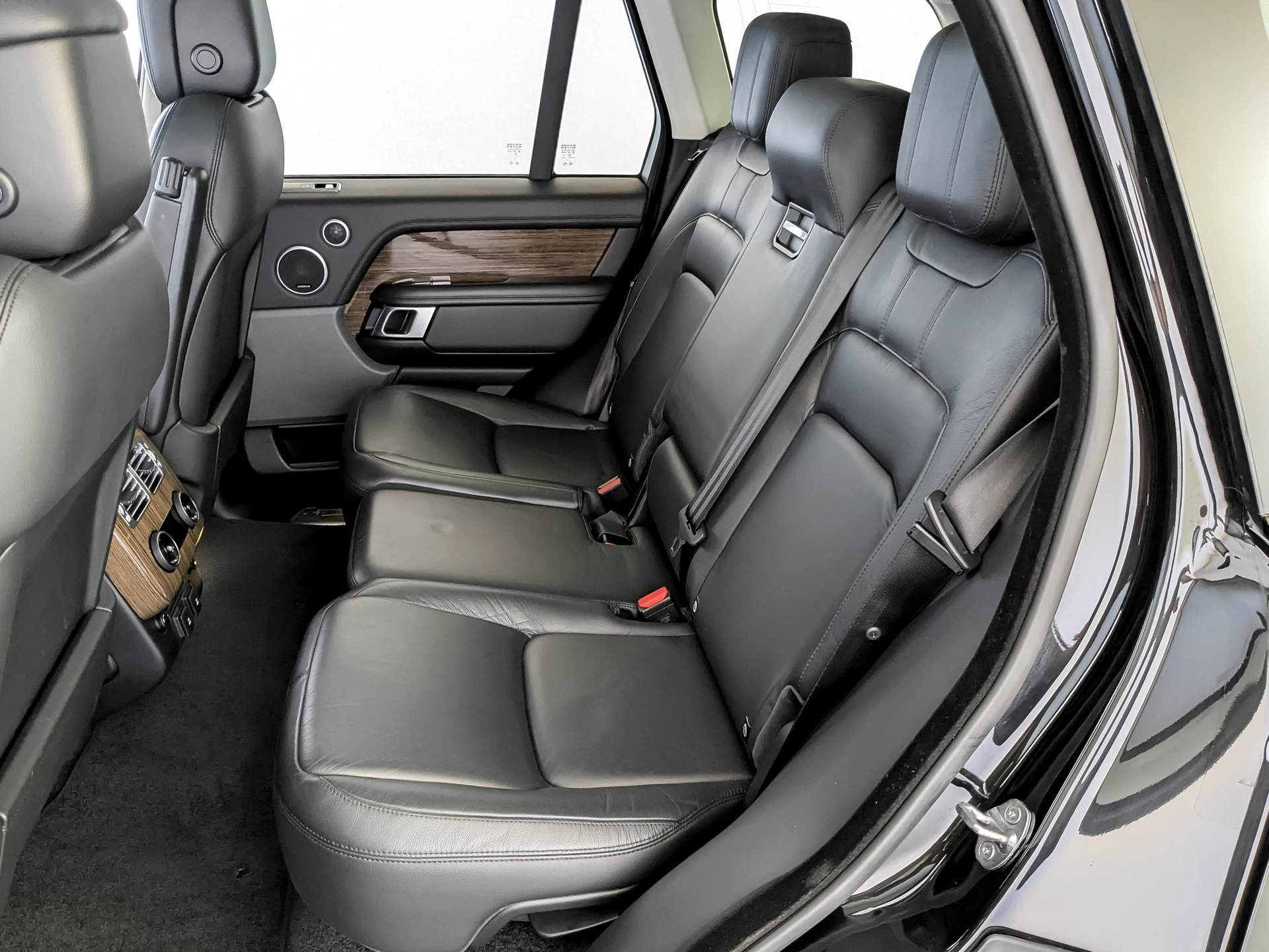 LAND ROVER Range Rover 3.00 (248 л.с), автомат, 2018, пробег 74 155 км