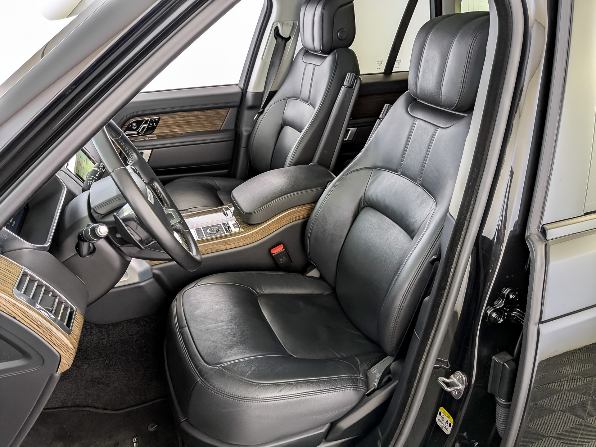 LAND ROVER Range Rover 3.00 (248 л.с), автомат, 2018, пробег 74 155 км