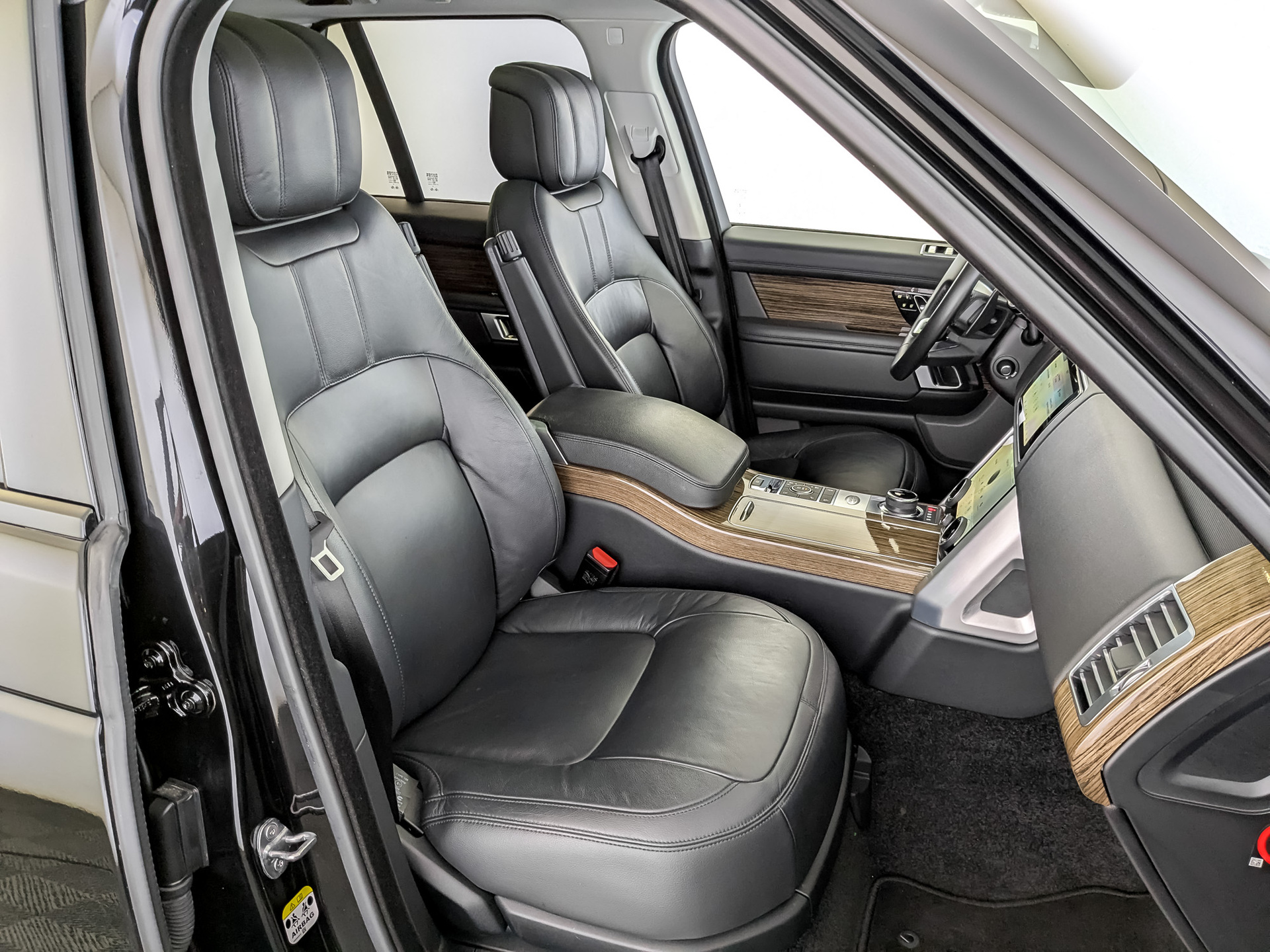 LAND ROVER Range Rover 3.00 (248 л.с), автомат, 2018, пробег 74 155 км