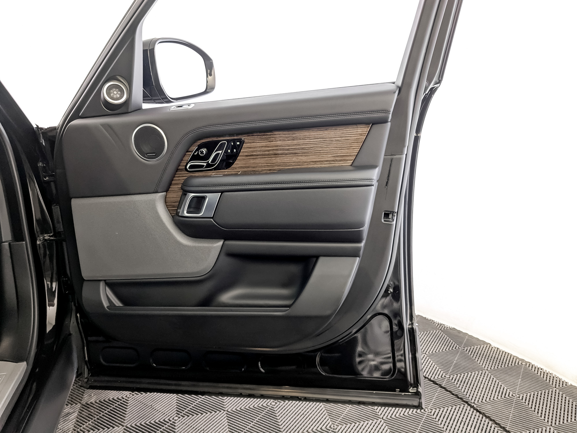 LAND ROVER Range Rover 3.00 (248 л.с), автомат, 2018, пробег 74 155 км