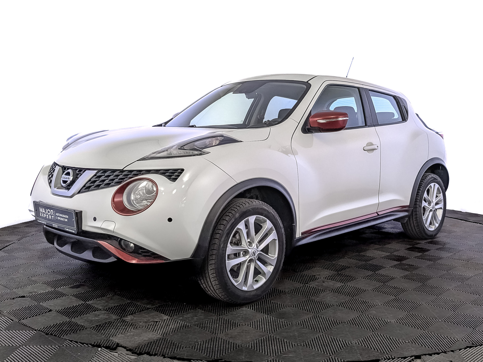 NISSAN Juke 1.60 (117 л.с), автомат, 2015, пробег 107 987 км