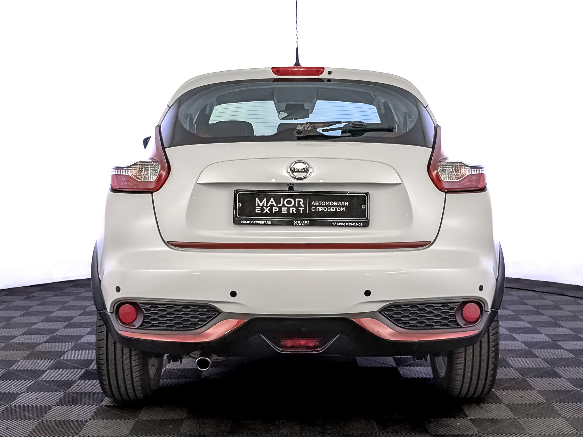 NISSAN Juke 1.60 (117 л.с), автомат, 2015, пробег 107 987 км