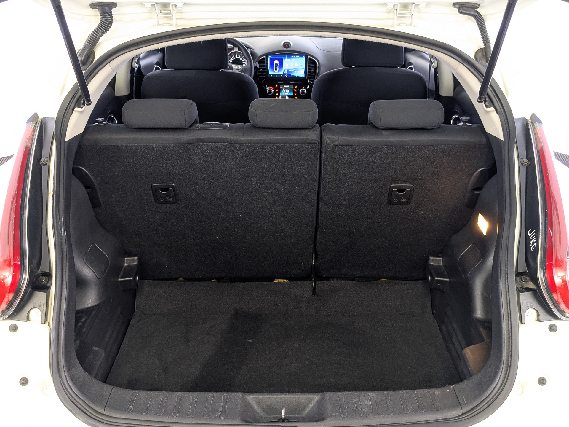 NISSAN Juke 1.60 (117 л.с), автомат, 2015, пробег 107 987 км
