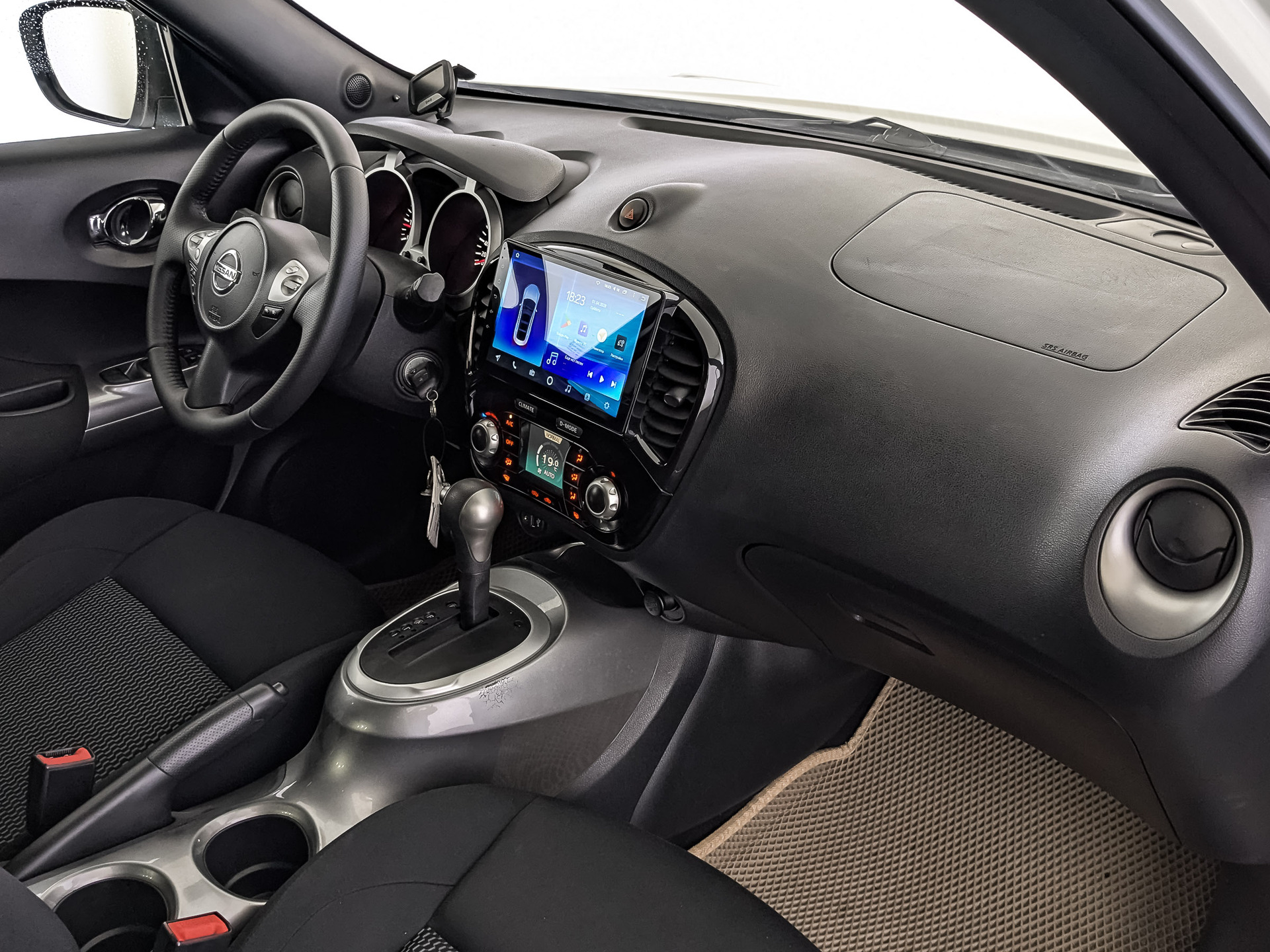 NISSAN Juke 1.60 (117 л.с), автомат, 2015, пробег 107 987 км