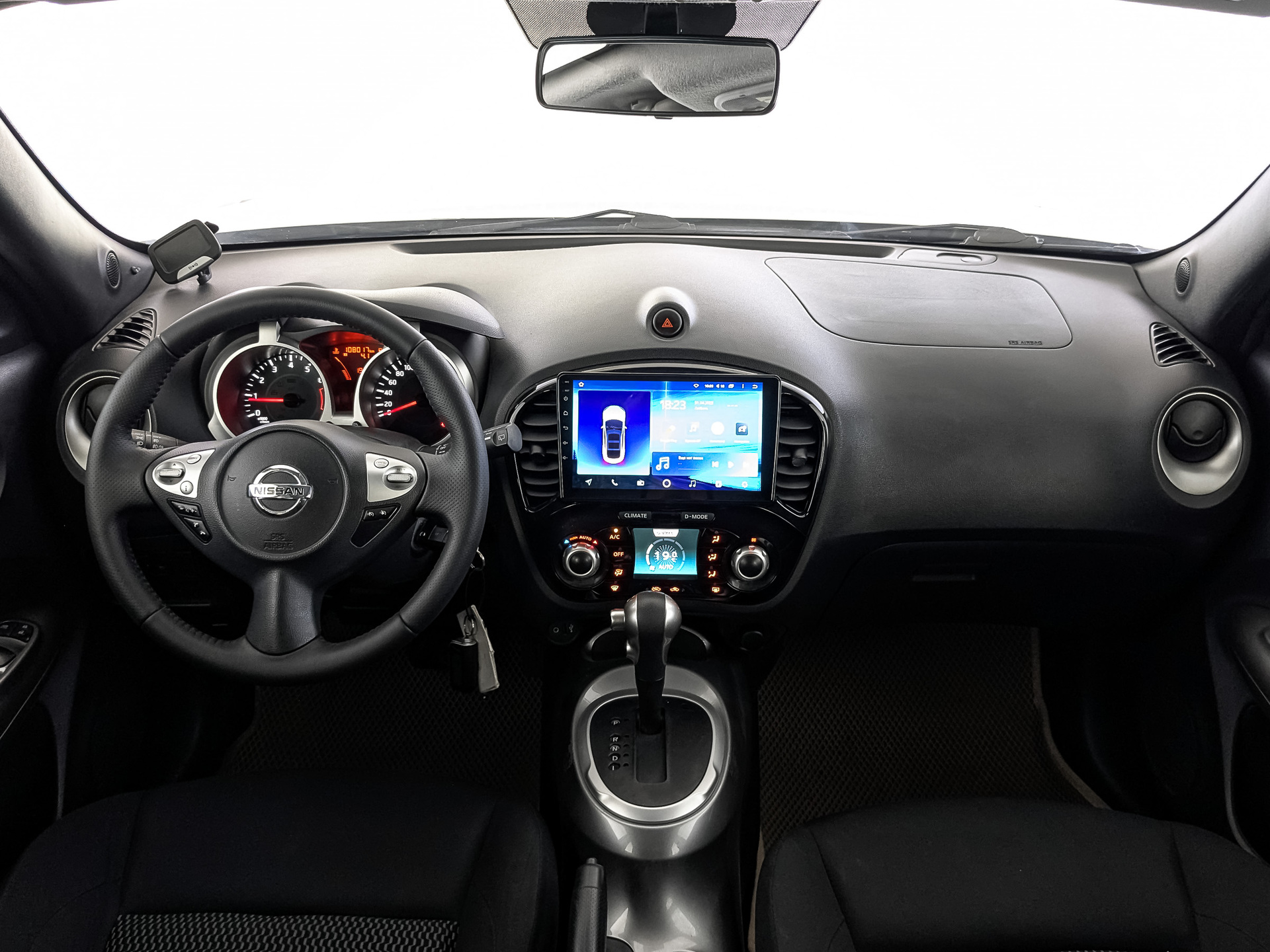 NISSAN Juke 1.60 (117 л.с), автомат, 2015, пробег 107 987 км