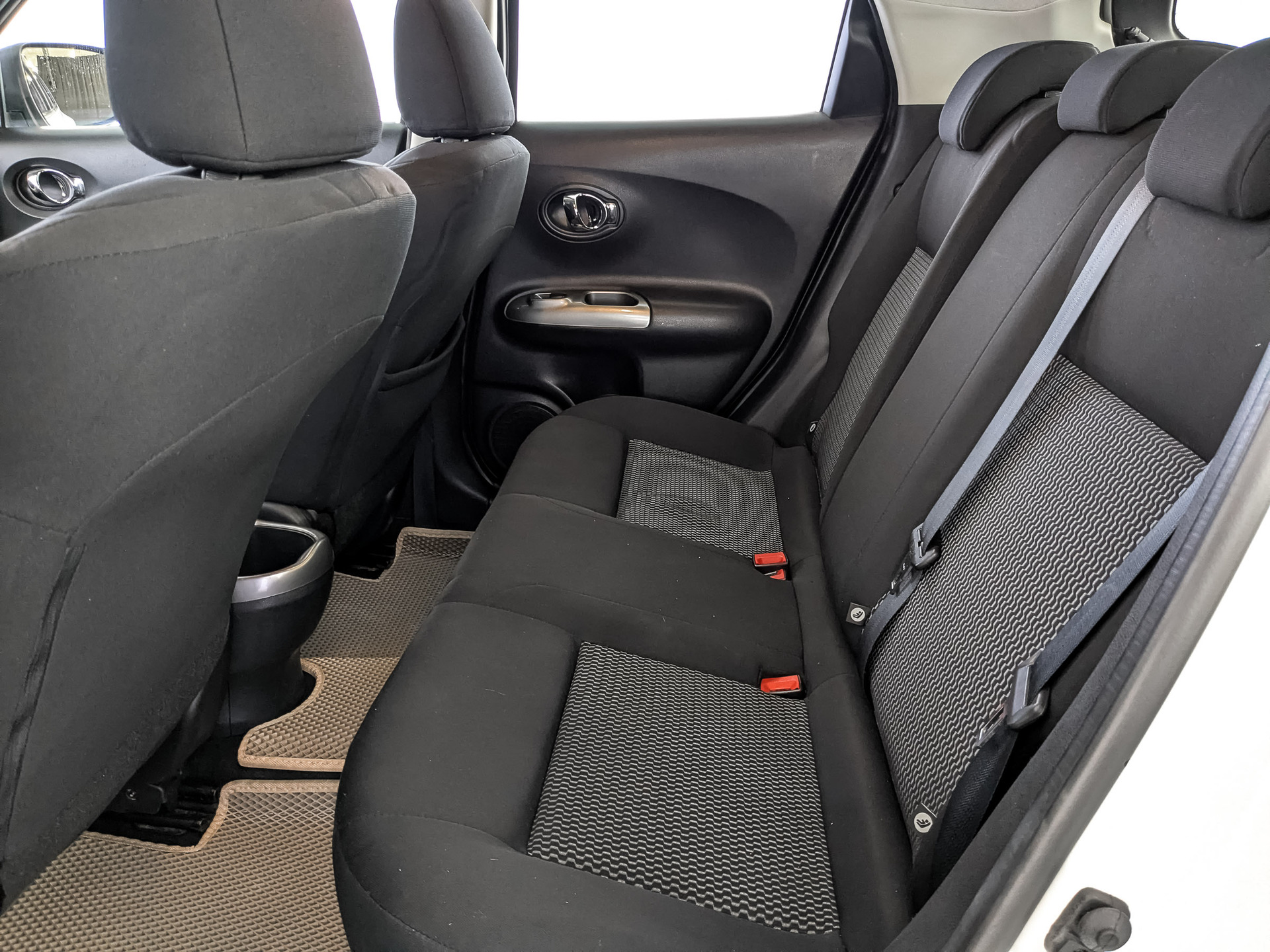 NISSAN Juke 1.60 (117 л.с), автомат, 2015, пробег 107 987 км