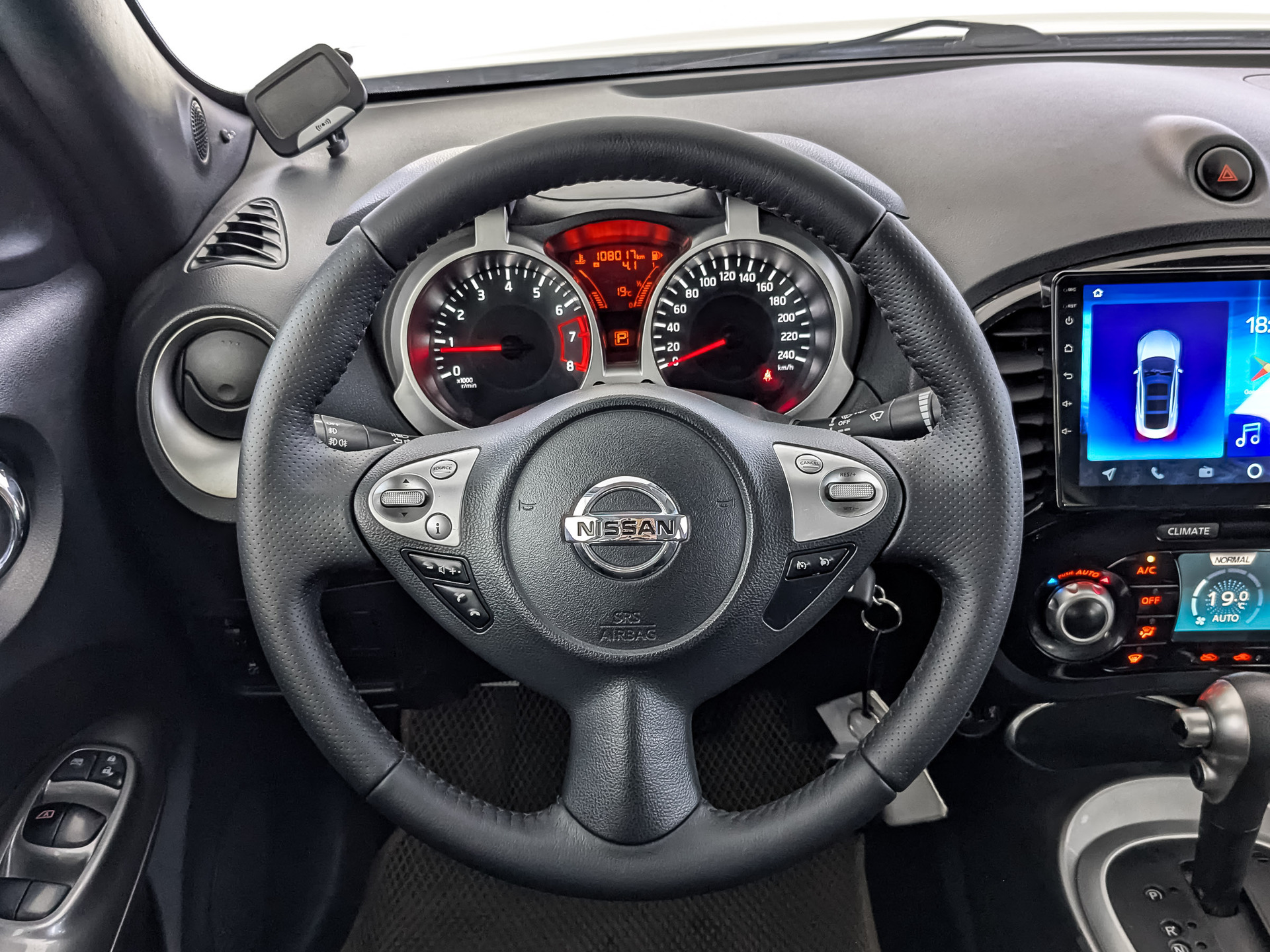 NISSAN Juke 1.60 (117 л.с), автомат, 2015, пробег 107 987 км
