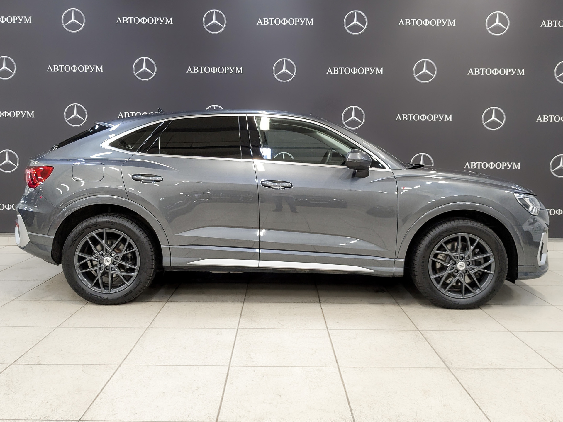 AUDI Q3 2.00 (180 л.с), автомат, 2020, пробег 106 279 км