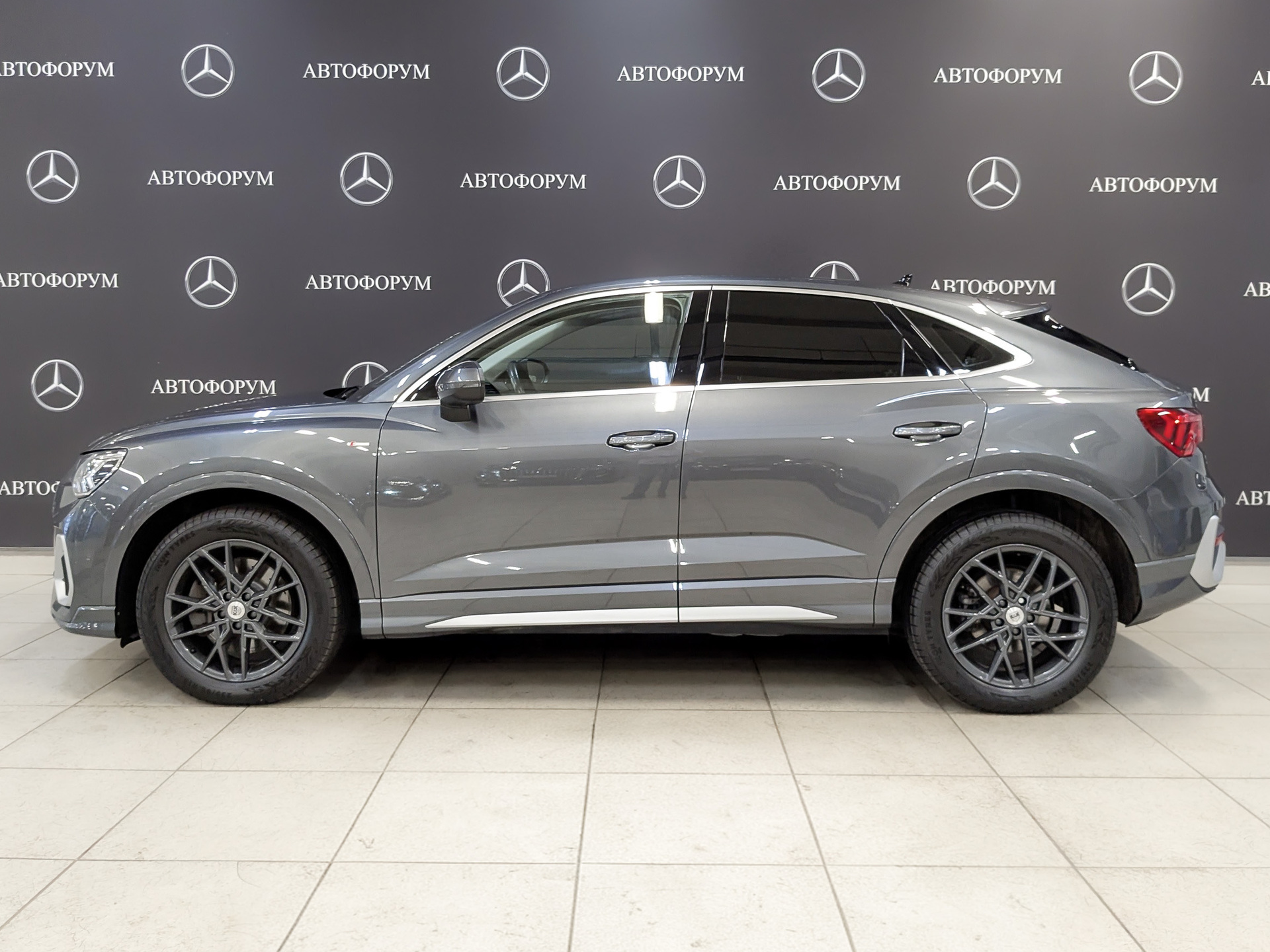 AUDI Q3 2.00 (180 л.с), автомат, 2020, пробег 106 279 км