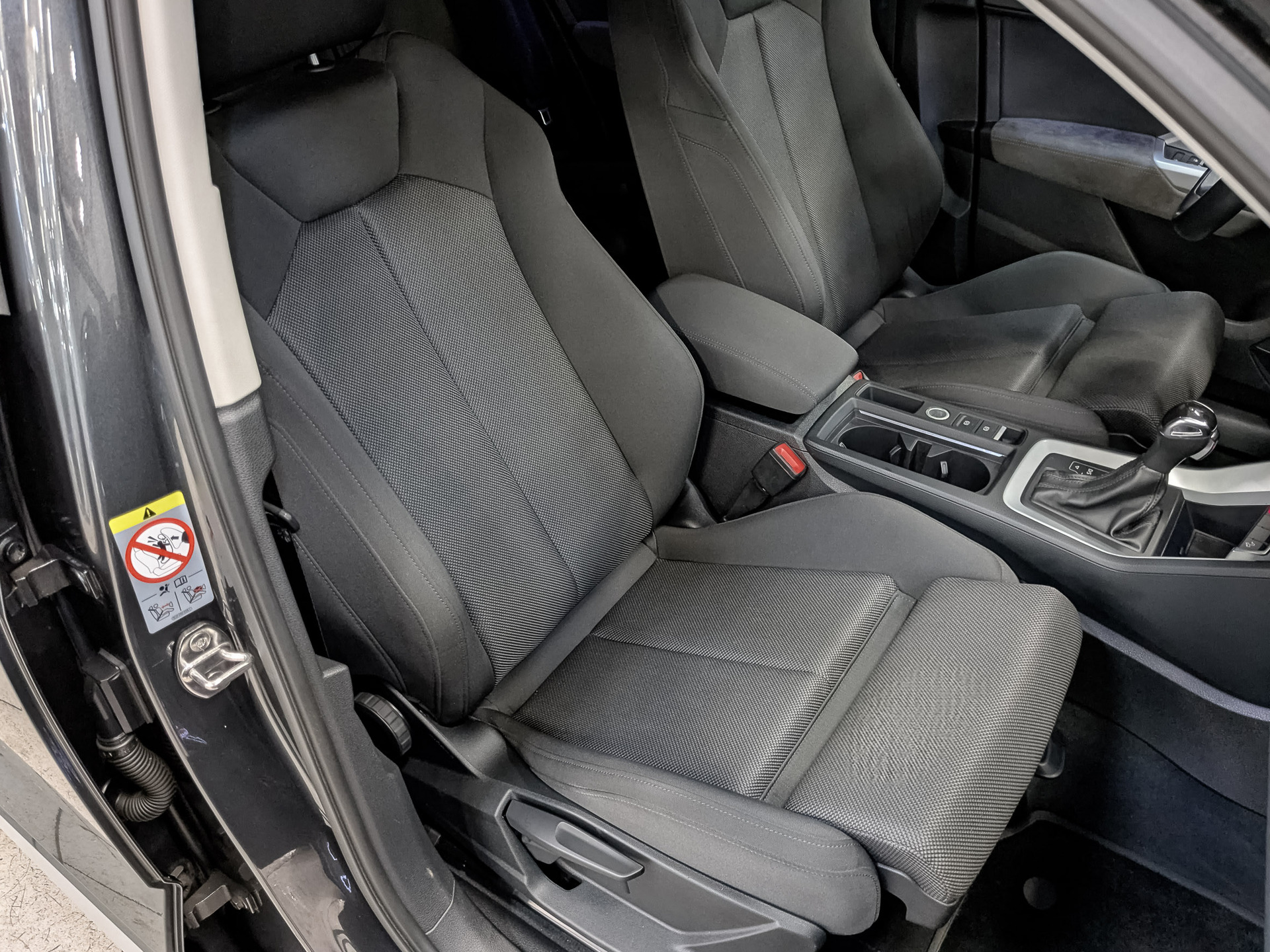 AUDI Q3 2.00 (180 л.с), автомат, 2020, пробег 106 279 км