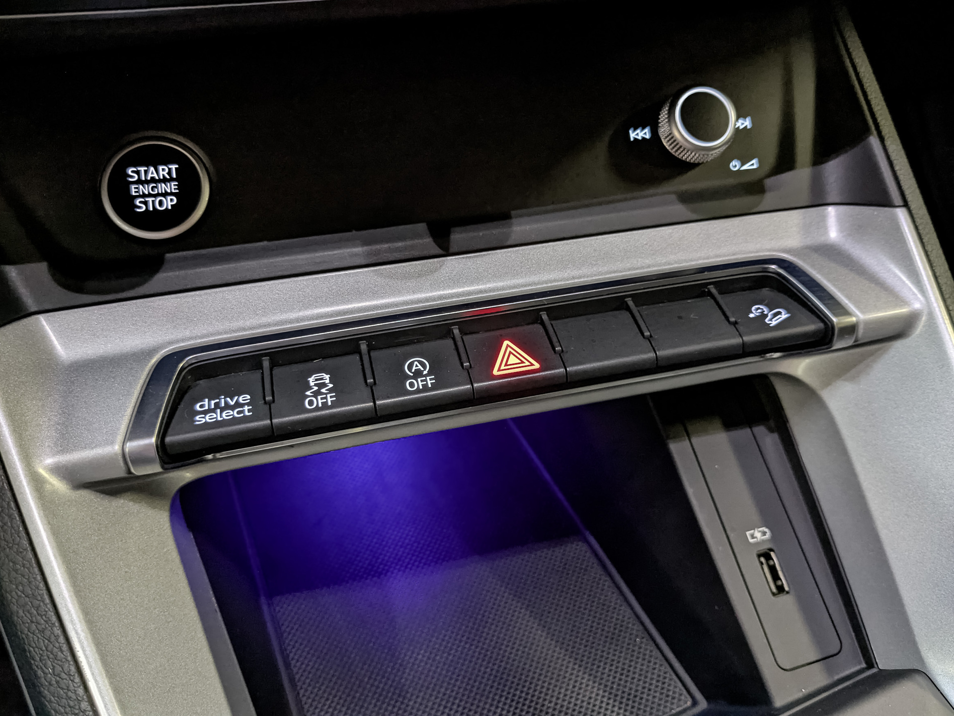 AUDI Q3 2.00 (180 л.с), автомат, 2020, пробег 106 279 км