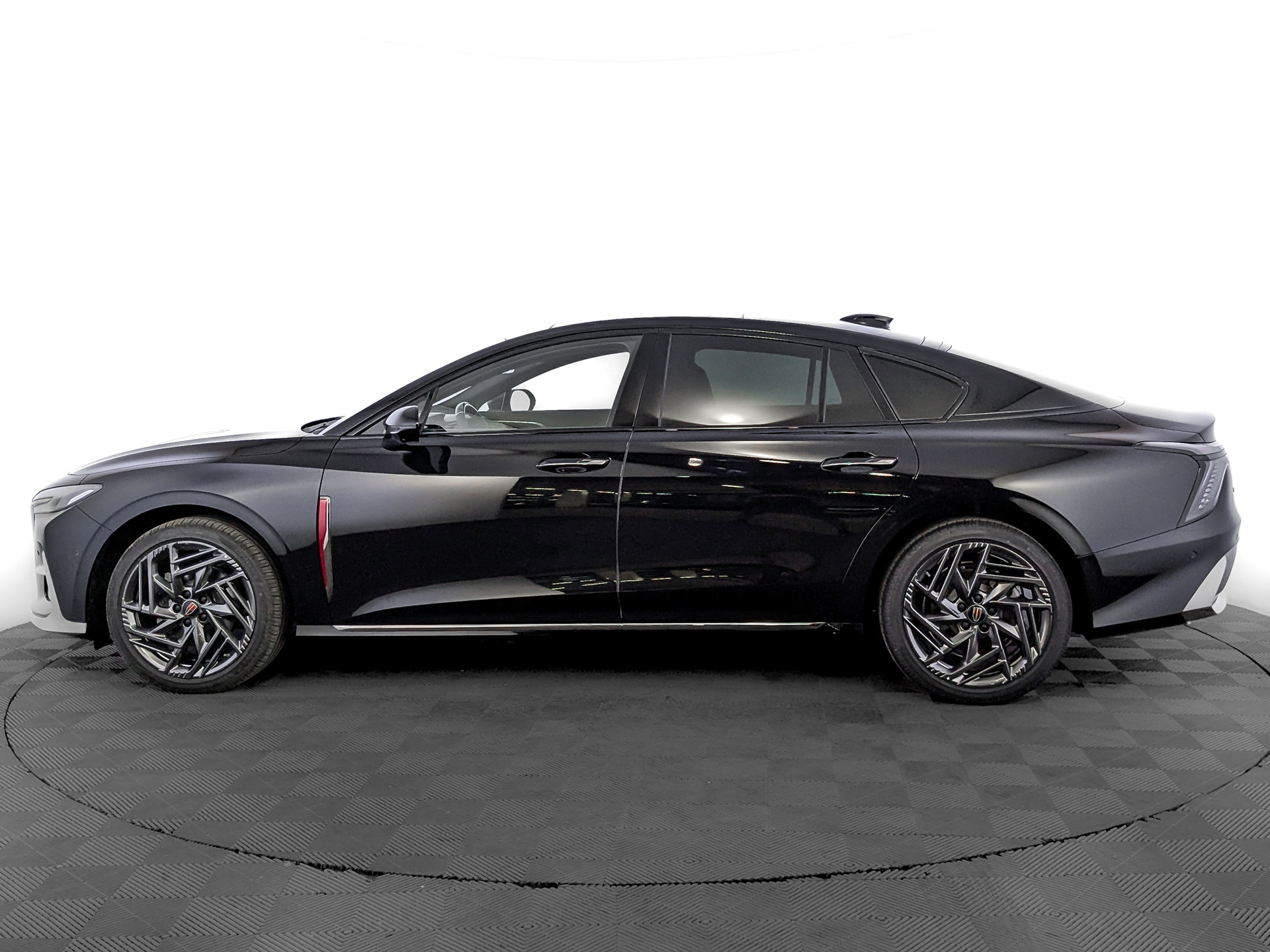 Фото Hongqi H6 Dynamic 2.0T/245 8AT 5L