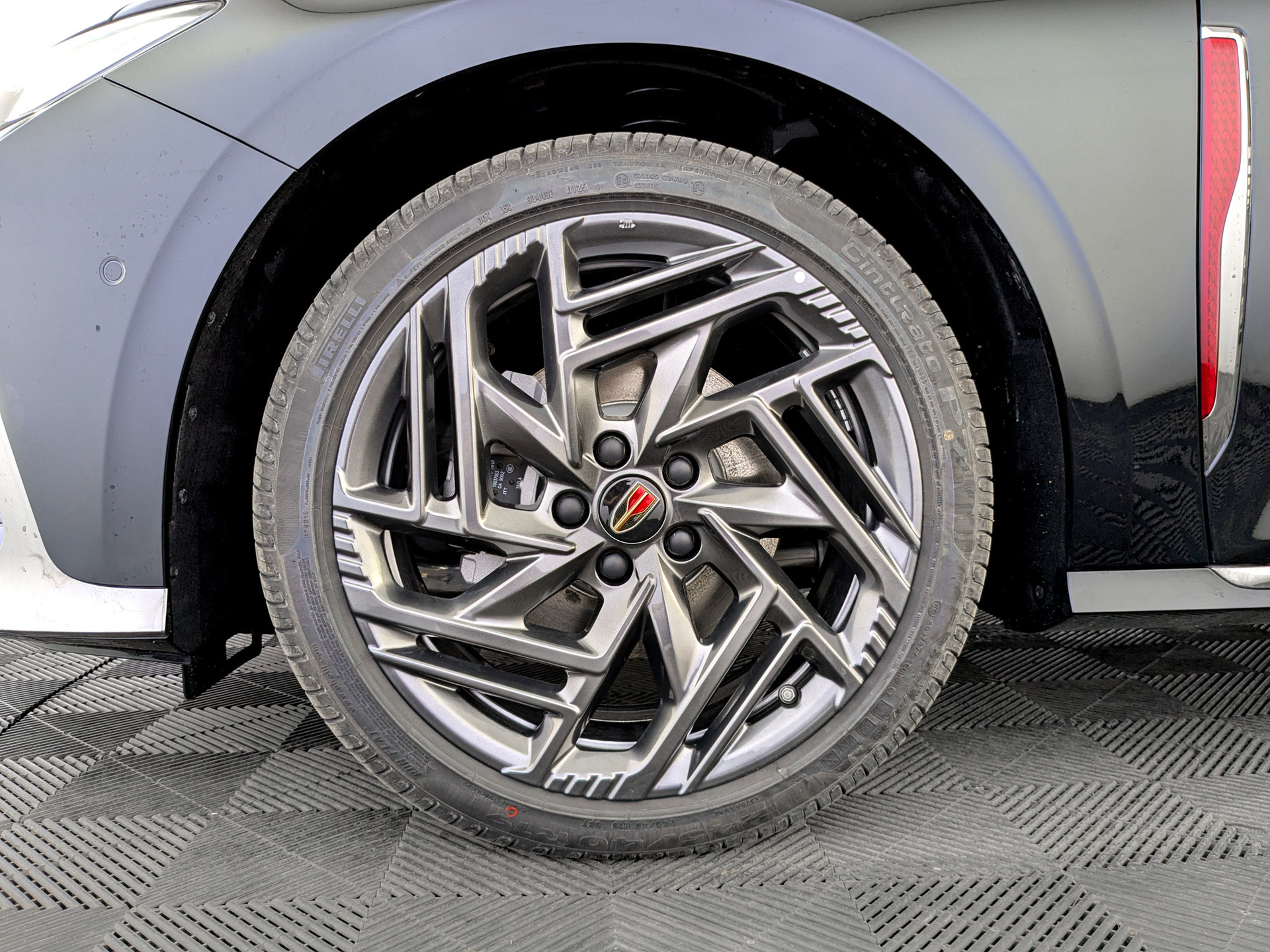 Фото Hongqi H6 Dynamic 2.0T/245 8AT 5L