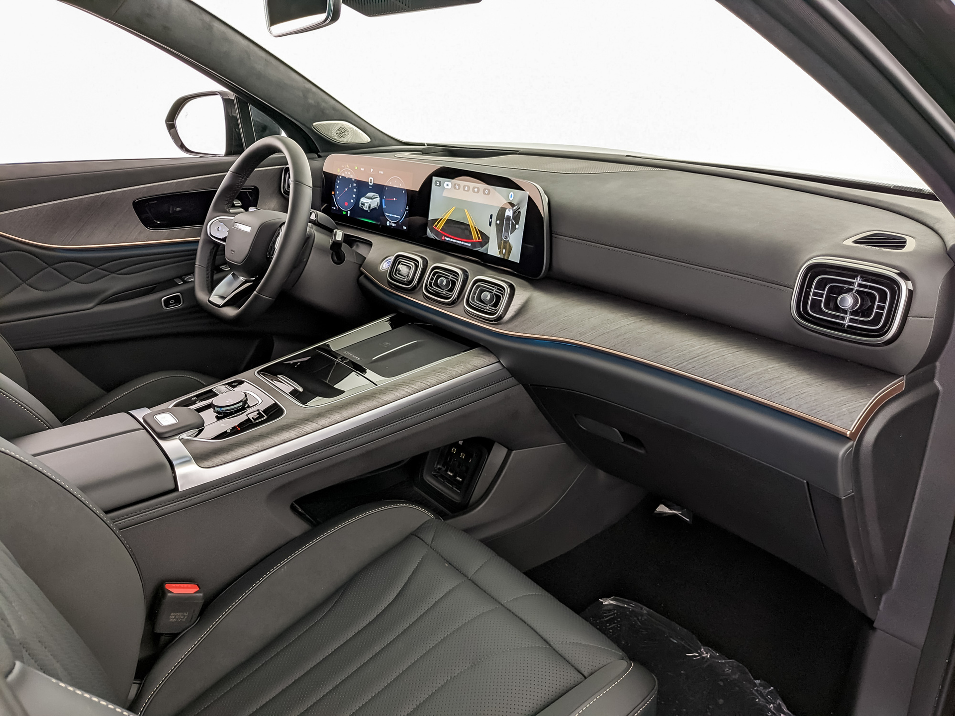 Фото JAECOO J8 Престиж 2.0T/249 7RT 4WD