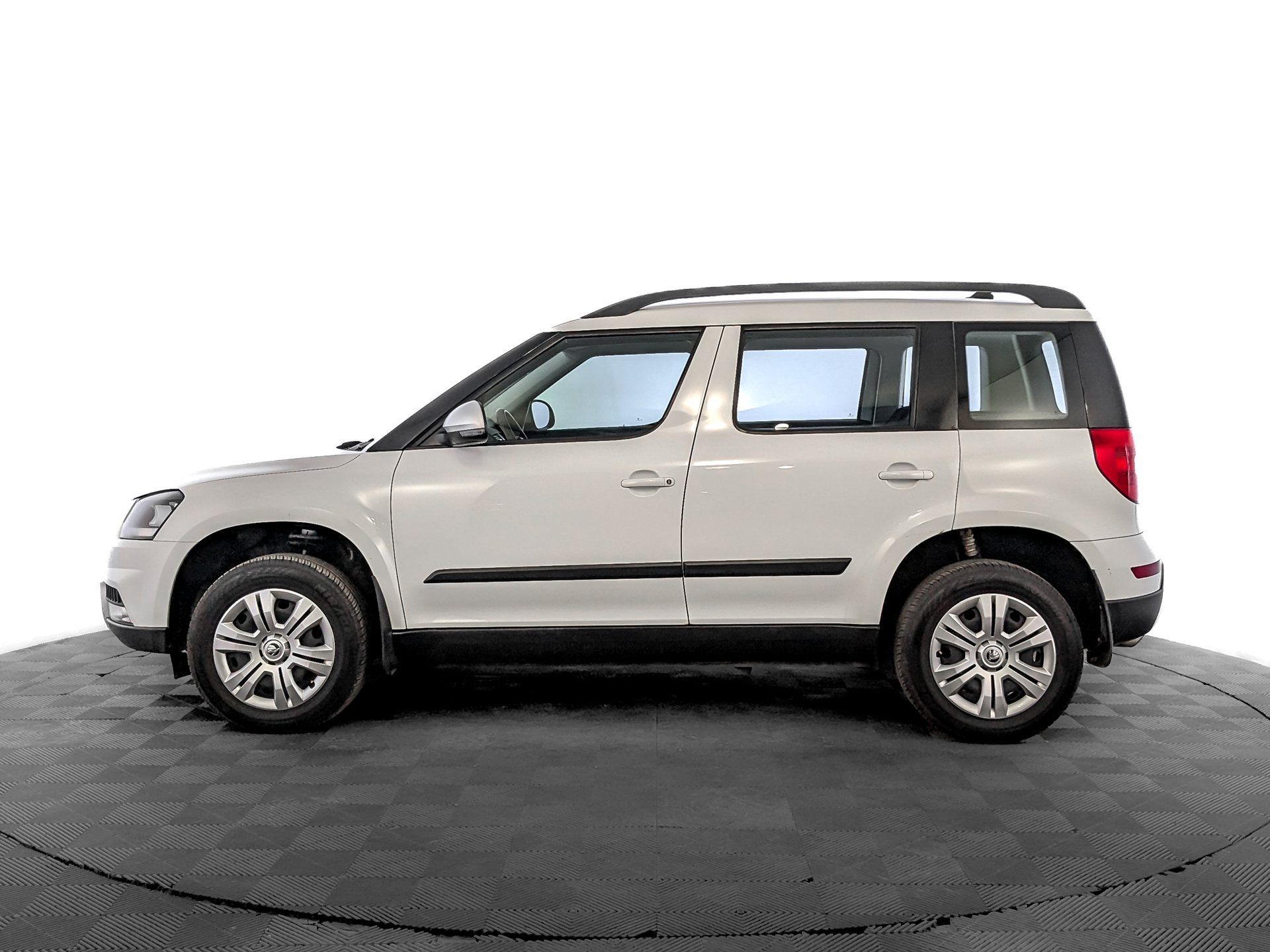 SKODA Yeti 1.60 (110 л.с), автомат, 2017, пробег 105 869 км