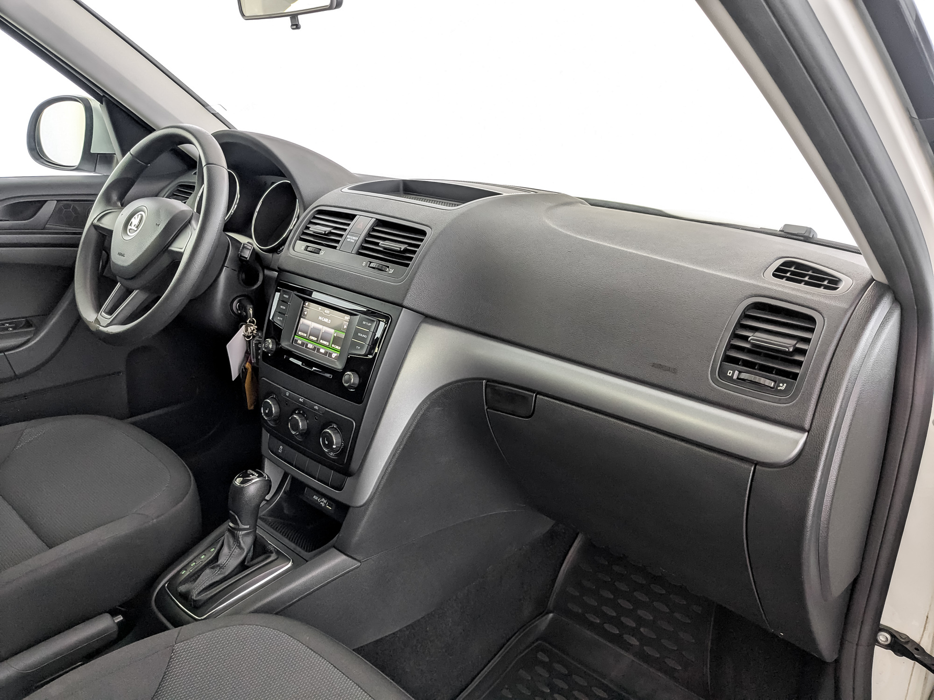 SKODA Yeti 1.60 (110 л.с), автомат, 2017, пробег 105 869 км