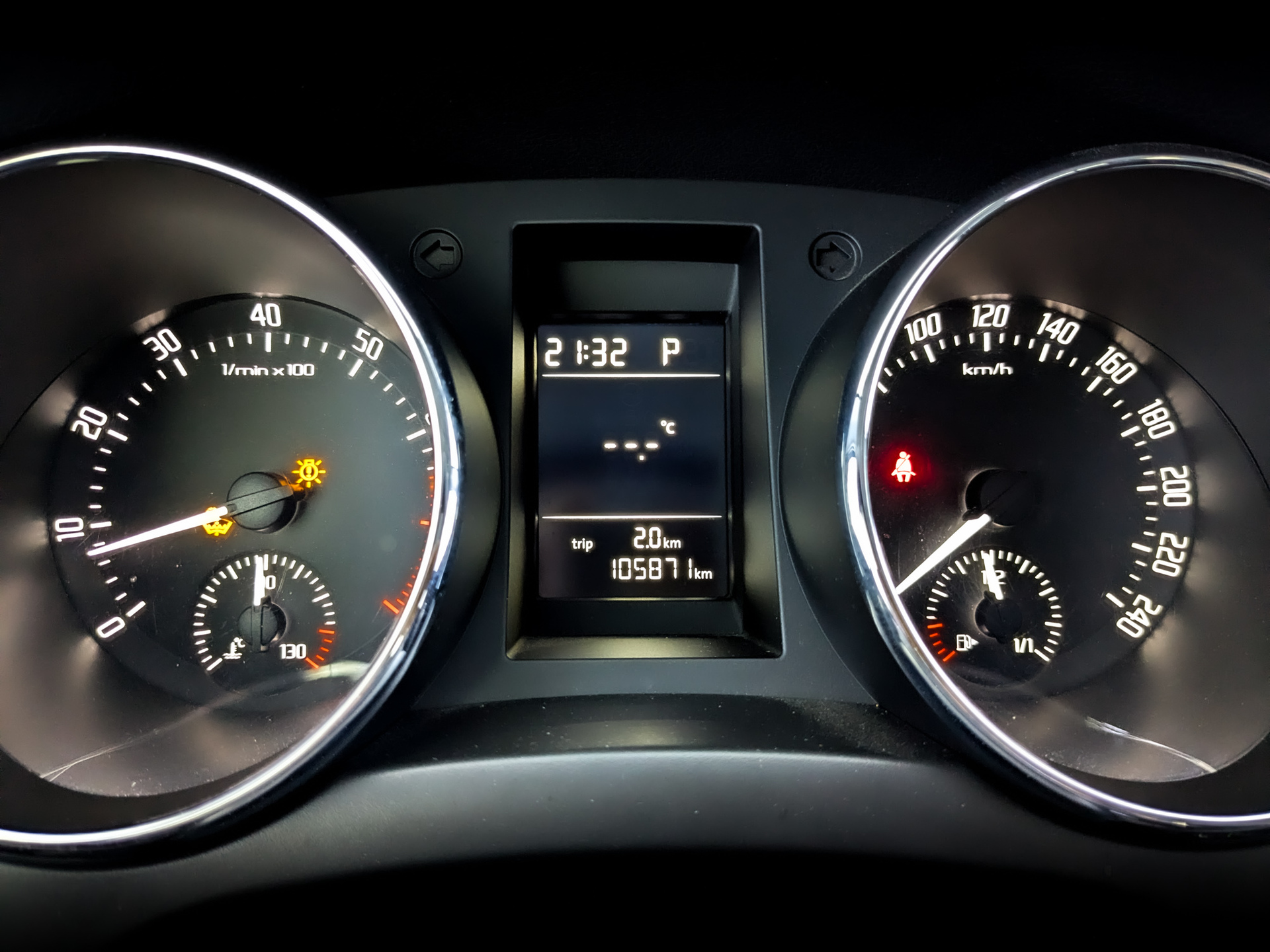 SKODA Yeti 1.60 (110 л.с), автомат, 2017, пробег 105 869 км