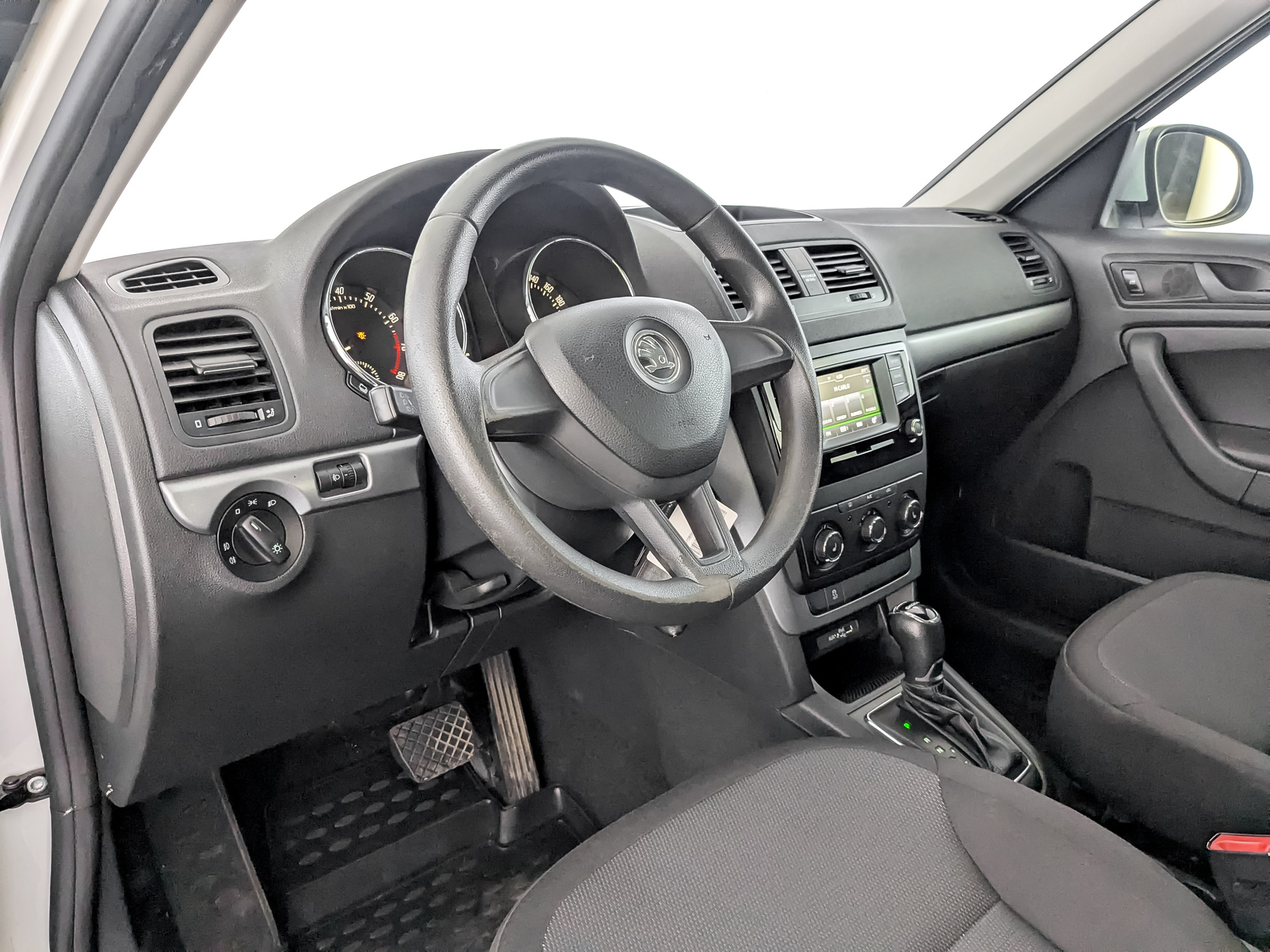 SKODA Yeti 1.60 (110 л.с), автомат, 2017, пробег 105 869 км
