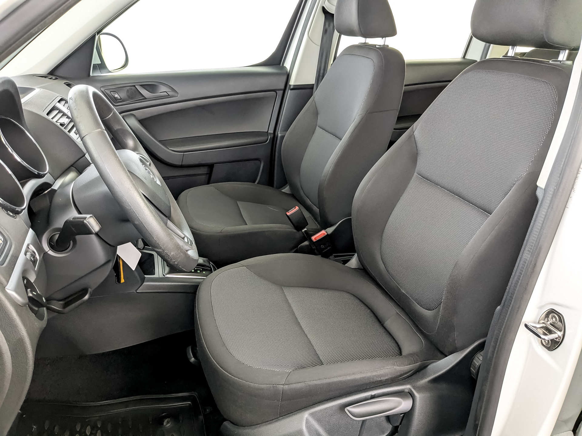 SKODA Yeti 1.60 (110 л.с), автомат, 2017, пробег 105 869 км