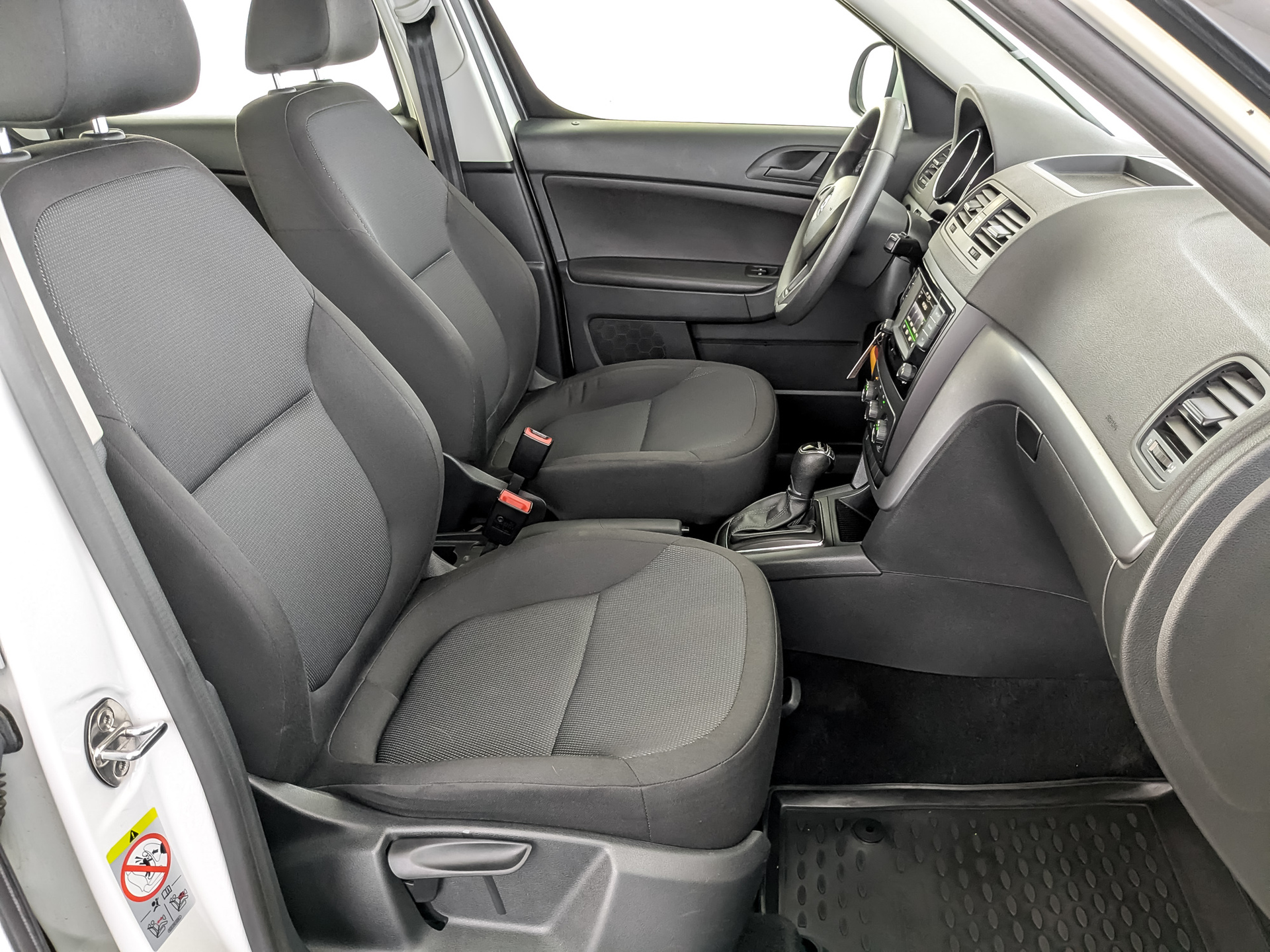 SKODA Yeti 1.60 (110 л.с), автомат, 2017, пробег 105 869 км