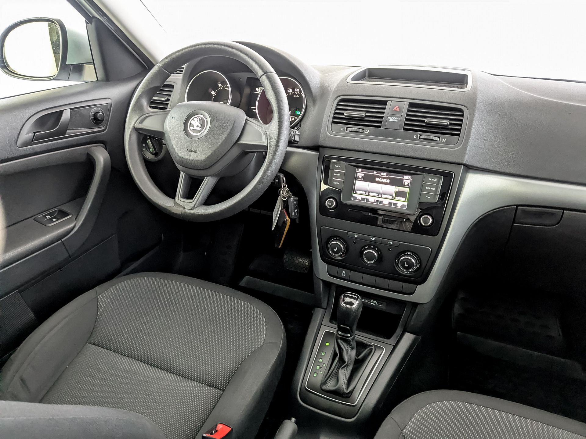 SKODA Yeti 1.60 (110 л.с), автомат, 2017, пробег 105 869 км