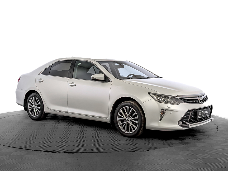 Toyota Camry VII