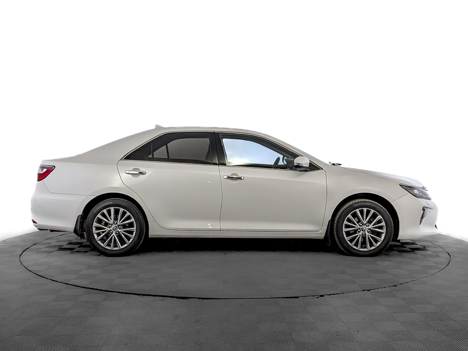 Toyota Camry VII