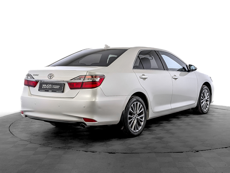 Toyota Camry VII