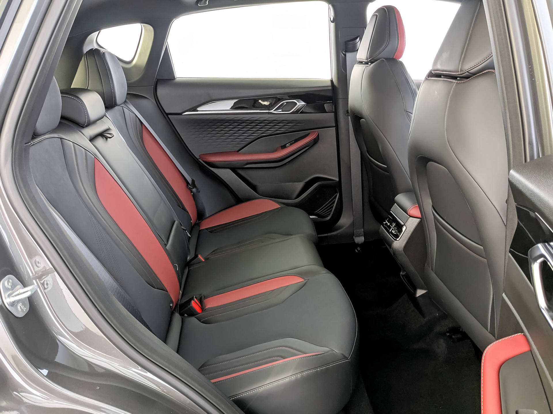 Фото Geely Coolray Exclusive 1.5T/147 7RT