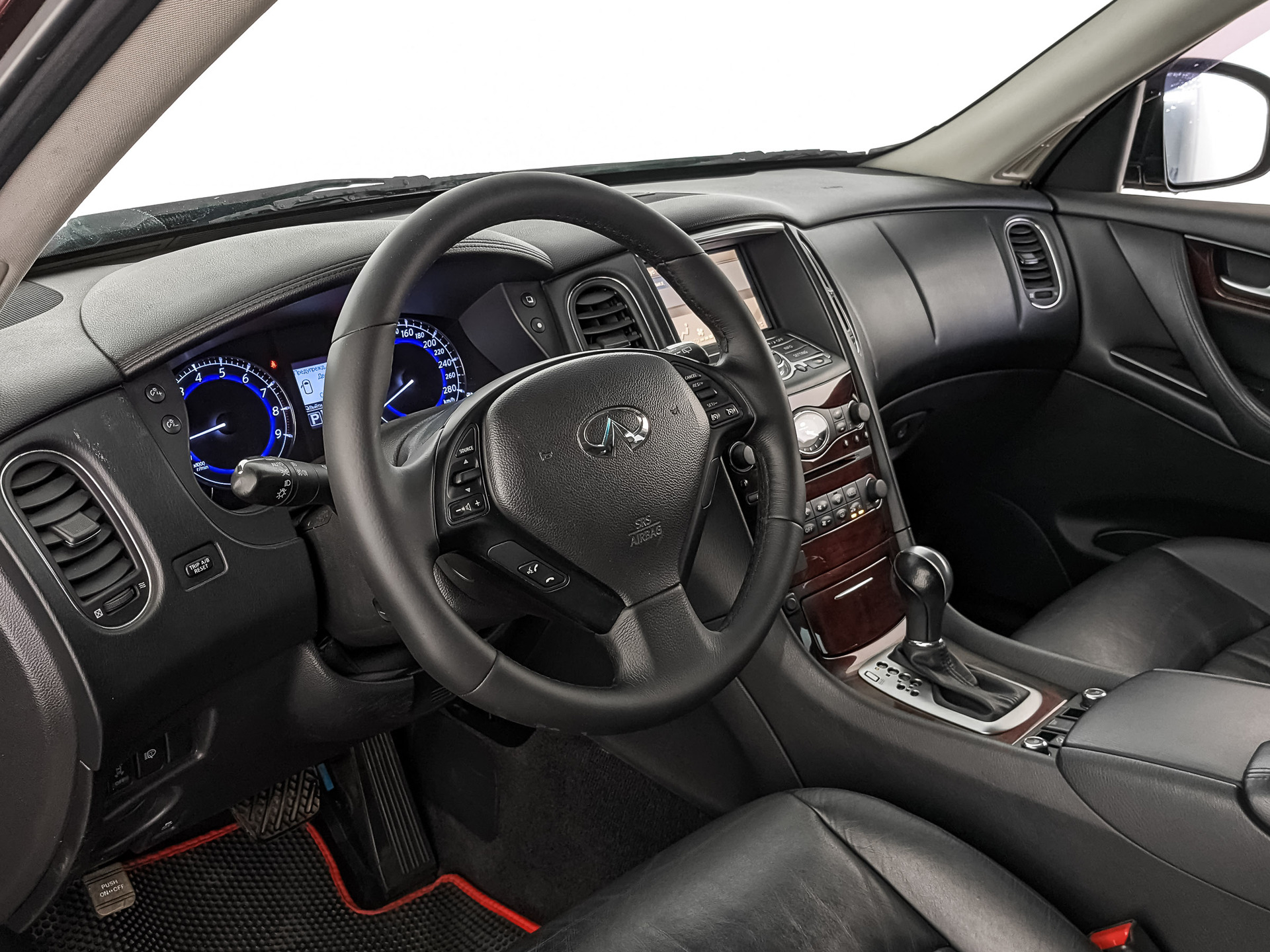 INFINITI QX50 2.50 (222 л.с), автомат, 2014, пробег 138 900 км