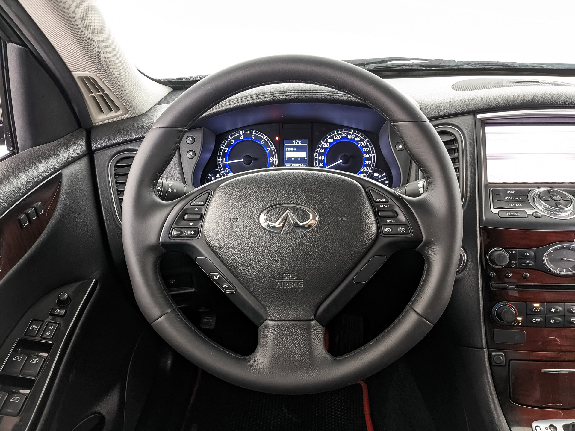 INFINITI QX50 2.50 (222 л.с), автомат, 2014, пробег 138 900 км