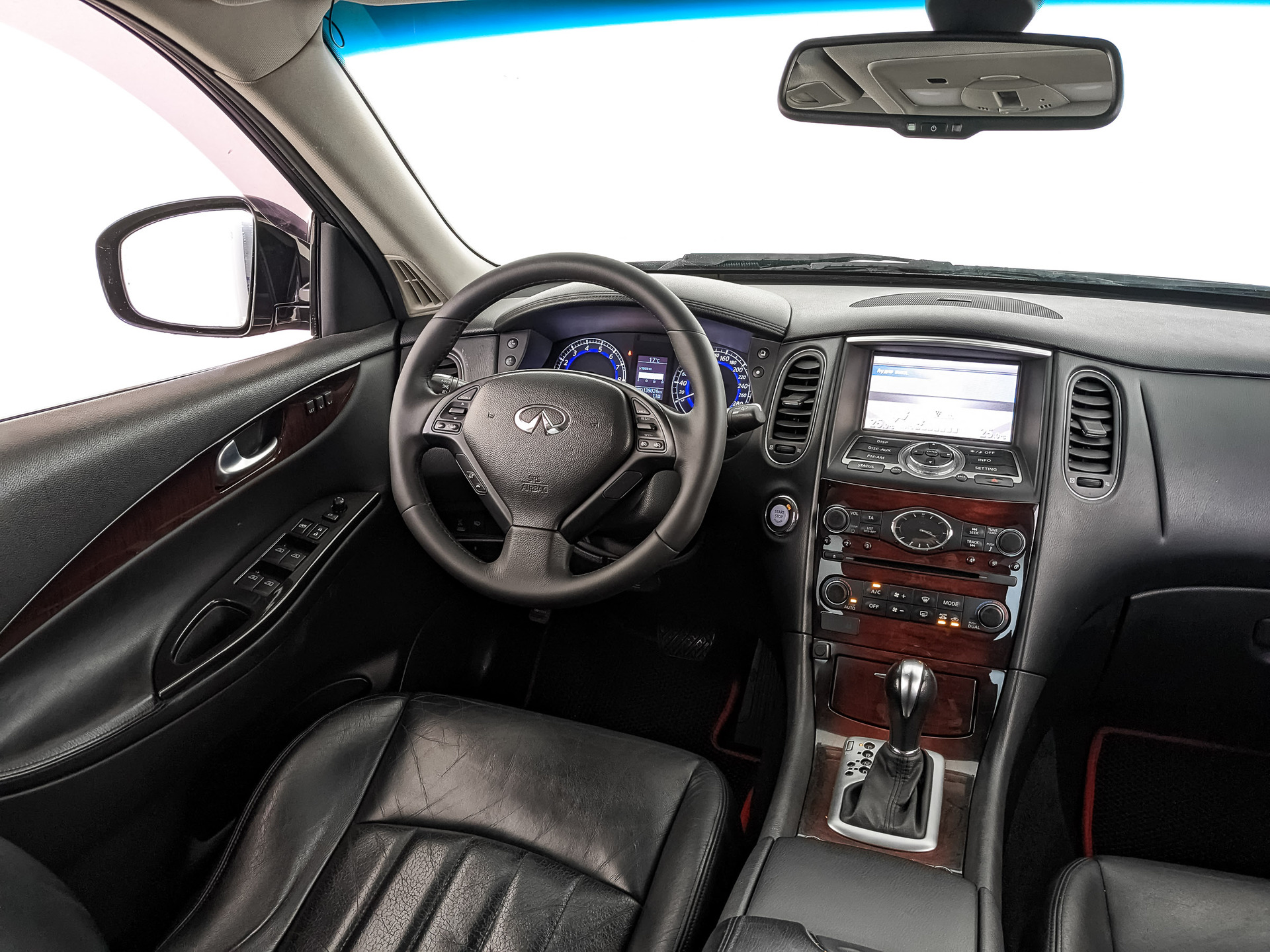 INFINITI QX50 2.50 (222 л.с), автомат, 2014, пробег 138 900 км